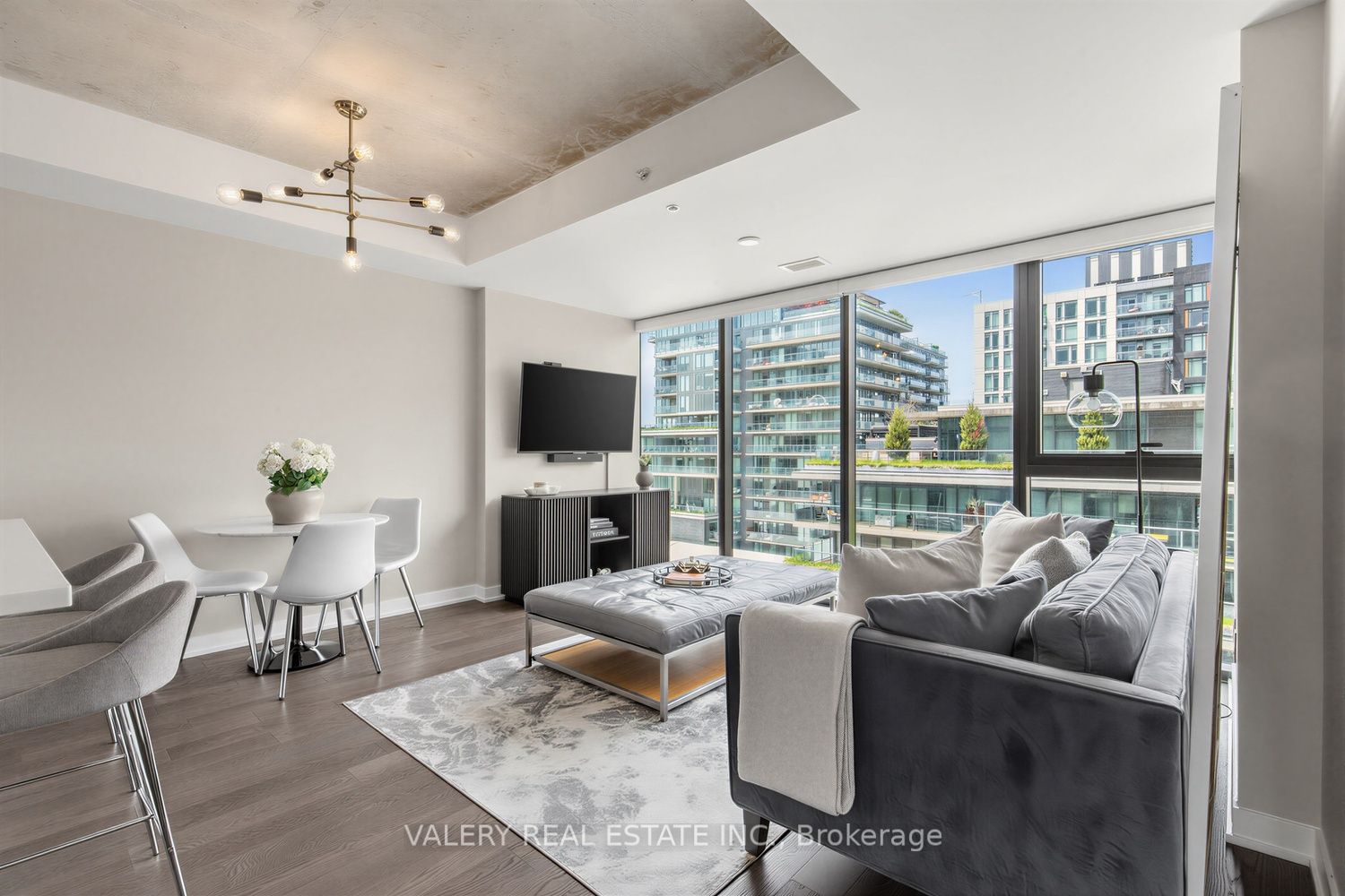 629 King Street W 1022, Toronto, ON M5V 0G9 photo 2