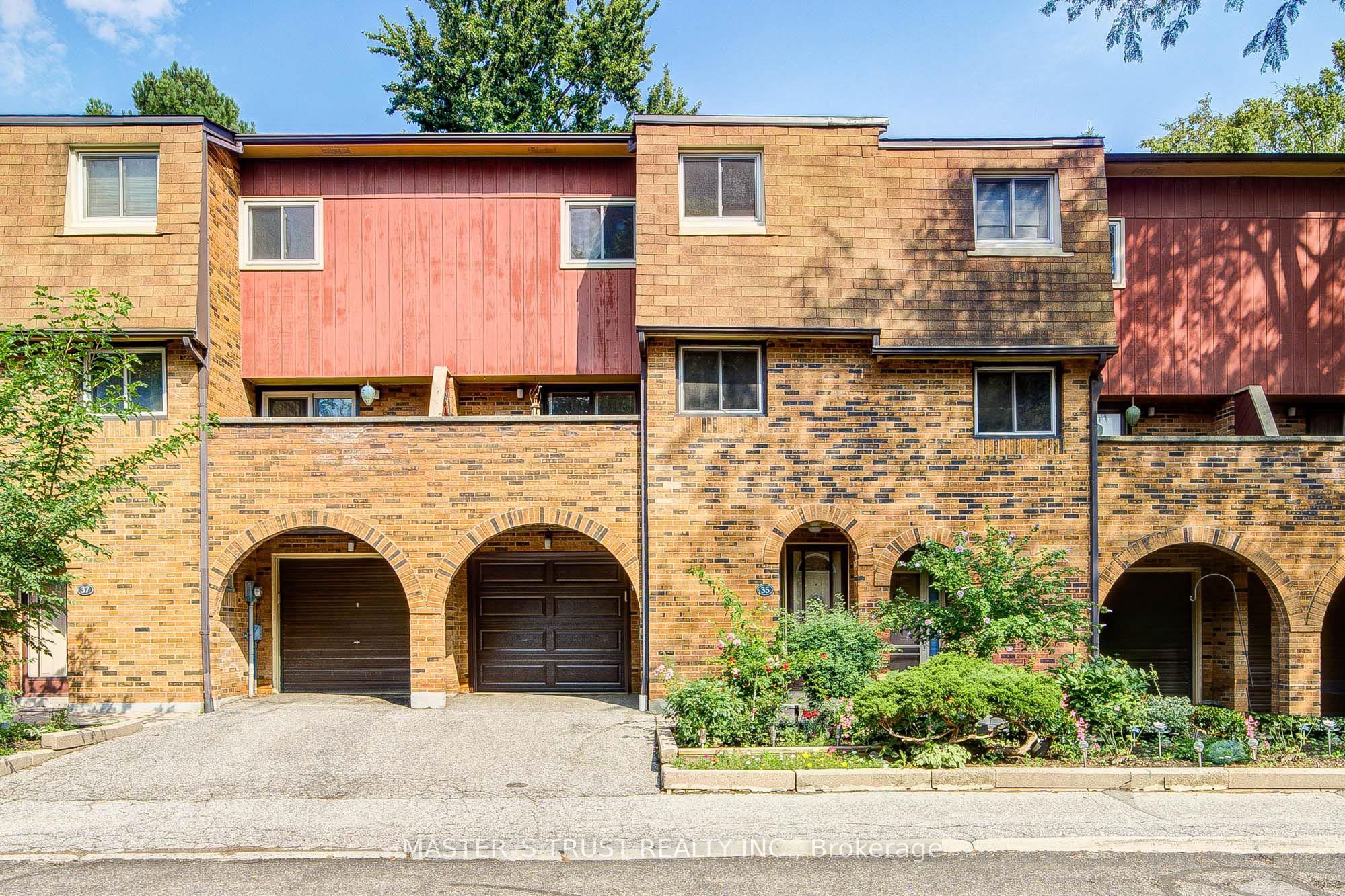 35 Bards Walkway, Toronto, ON M2J 4T8