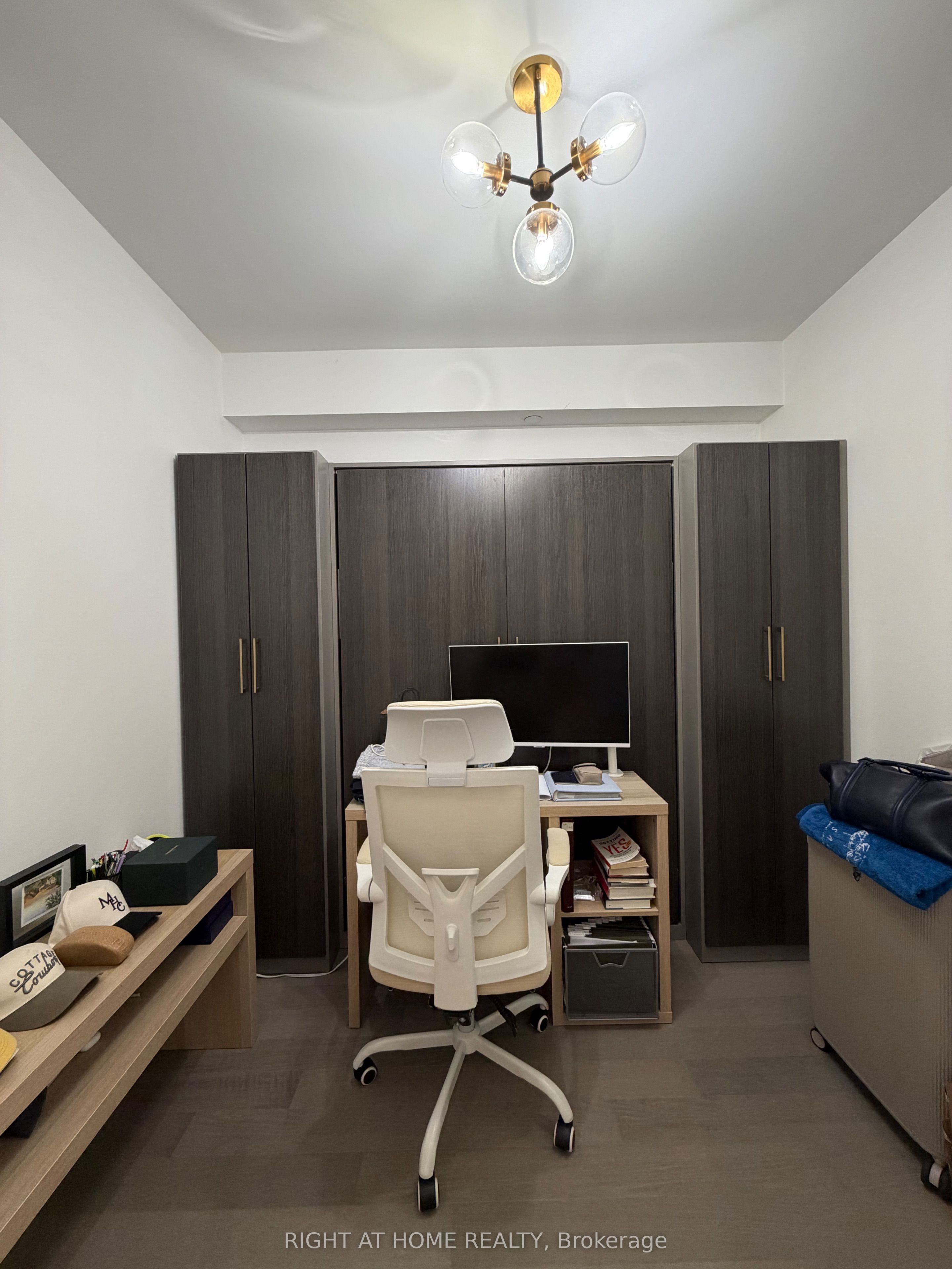 200 Bloor Street West Street W 704, Toronto, ON M5S 1T8 photo 3