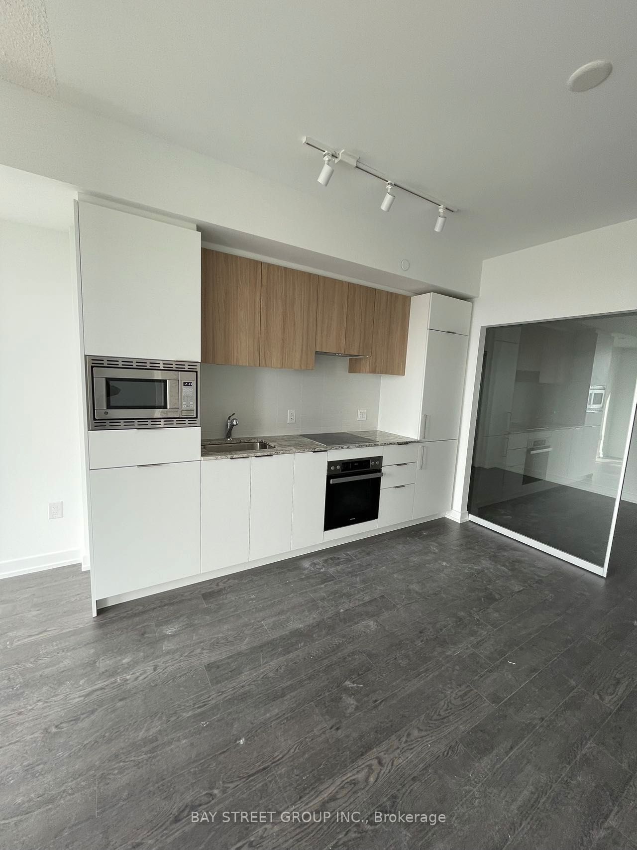 20 O'Neill Road, Toronto, ON M3C 0R2 photo 4