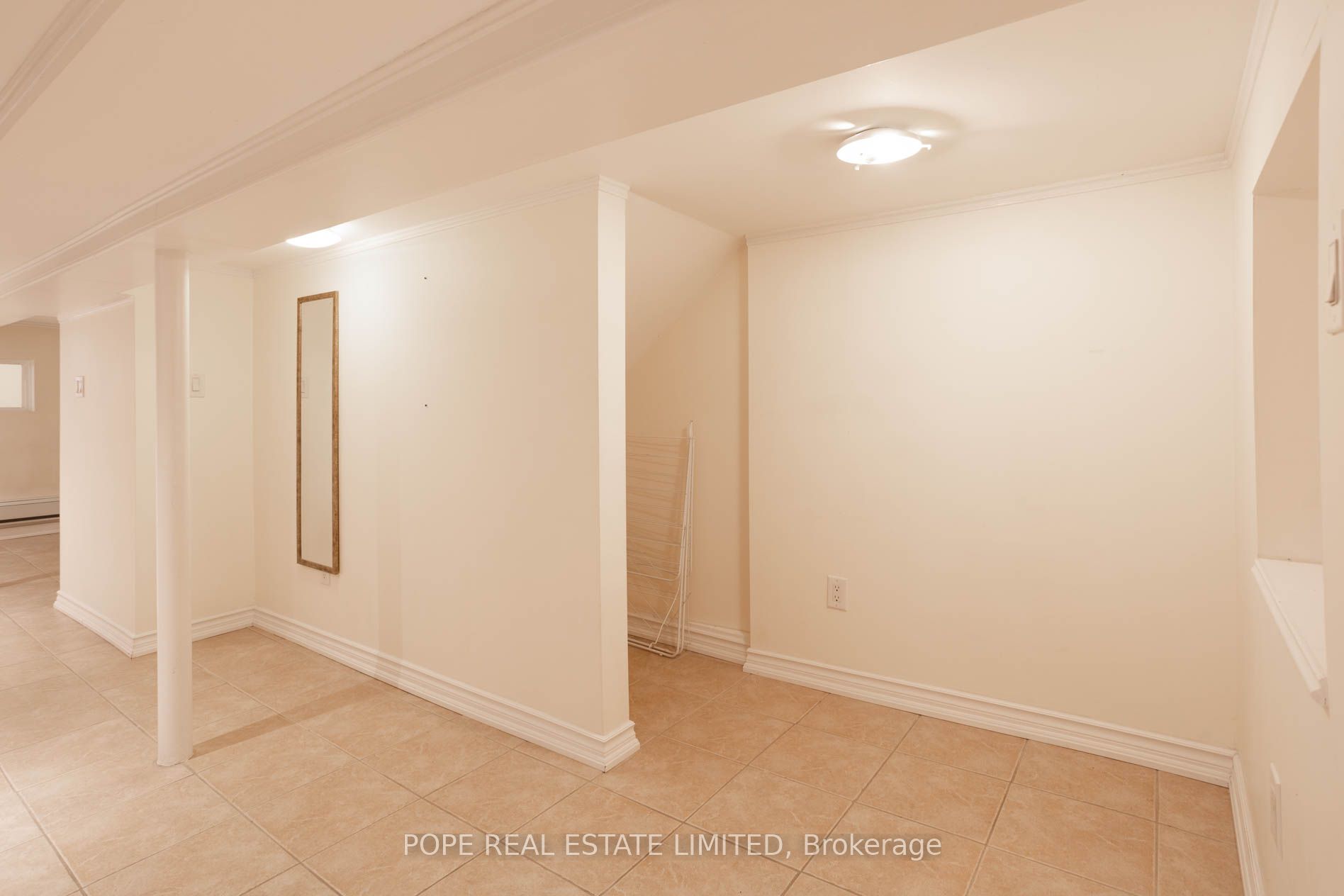 447 Roxton Road BSMT, Toronto, ON M6G 3R5 photo 2