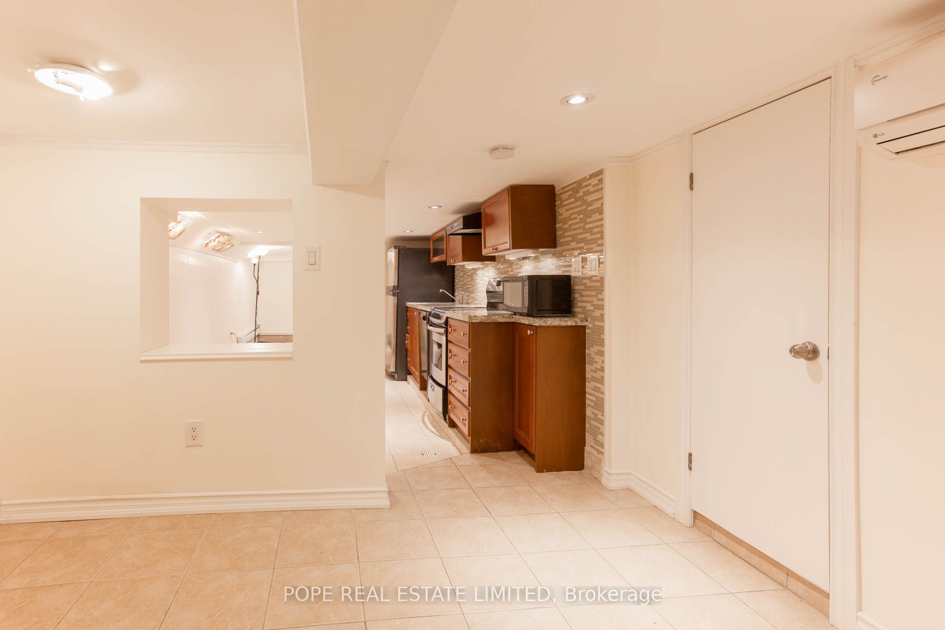 447 Roxton Road BSMT, Toronto, ON M6G 3R5 photo 3