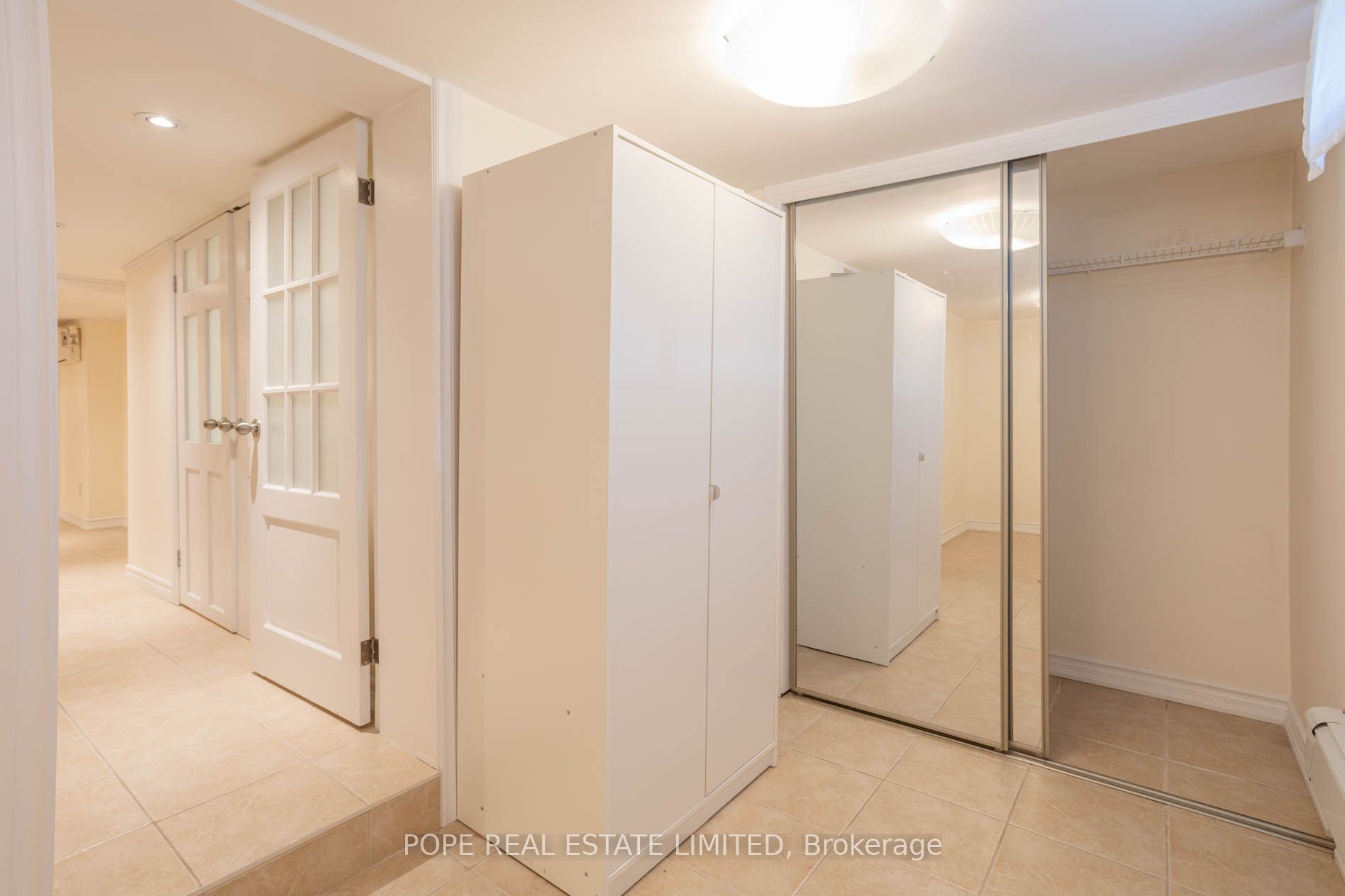 447 Roxton Road BSMT, Toronto, ON M6G 3R5 photo 5
