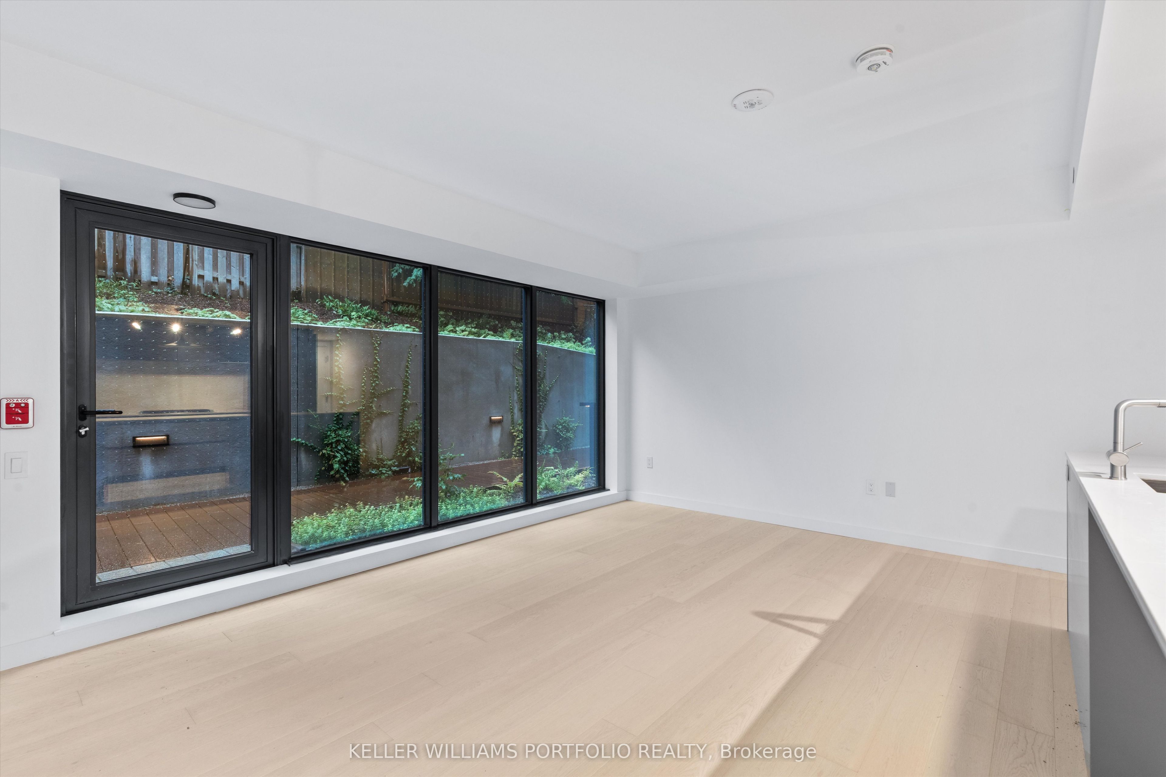 1720 Bayview Avenue TH09, Toronto, ON M4G 3C4 photo 3