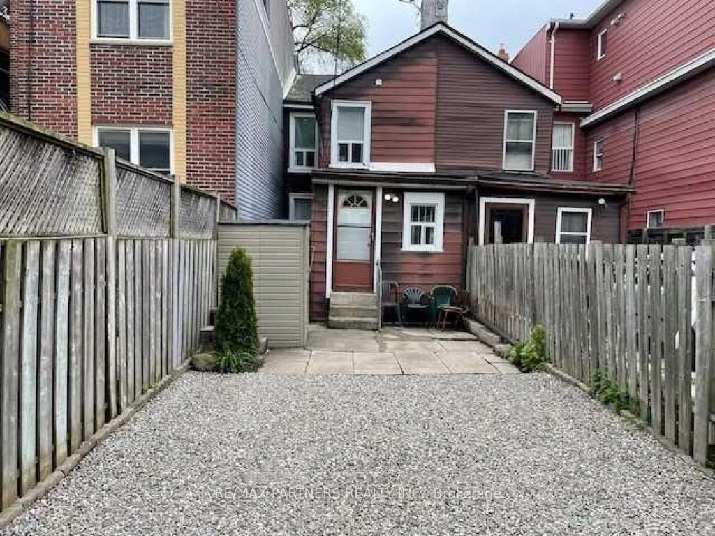 7 Henry Street, Toronto, ON M5T 1W9 photo 2