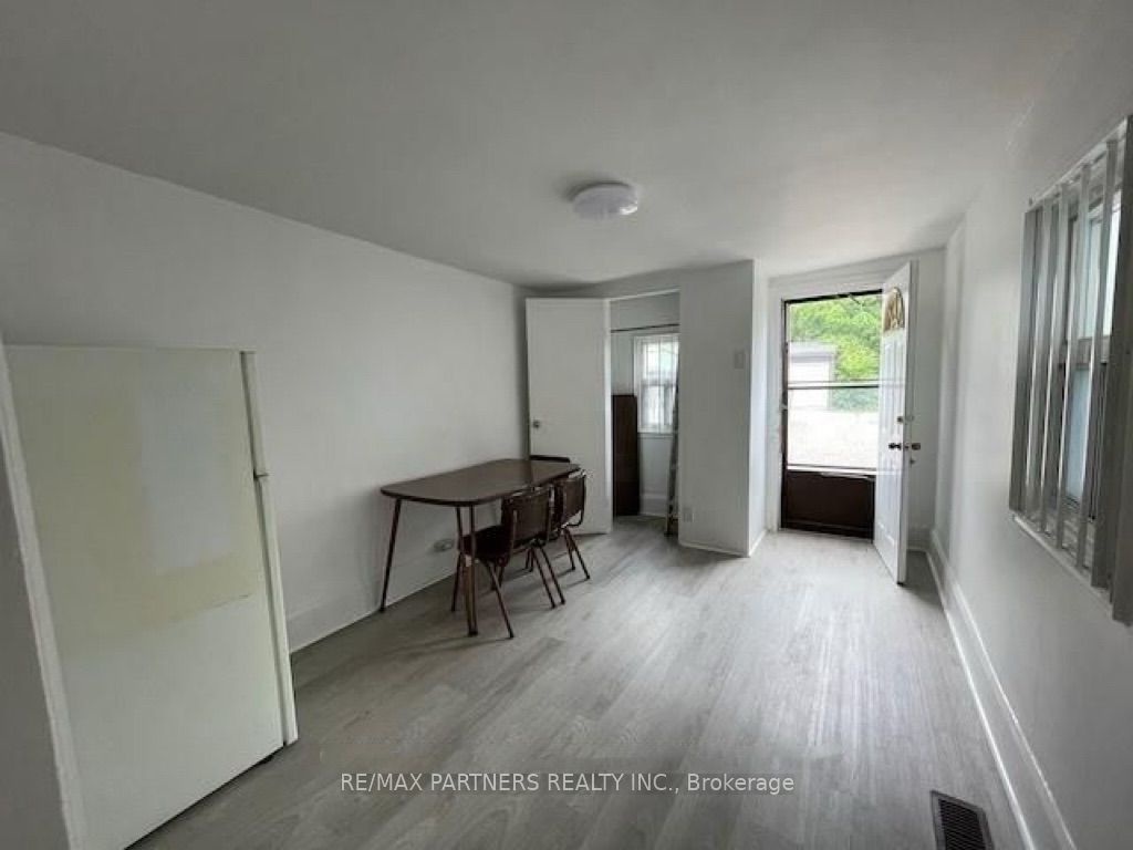 7 Henry Street, Toronto, ON M5T 1W9 photo 4