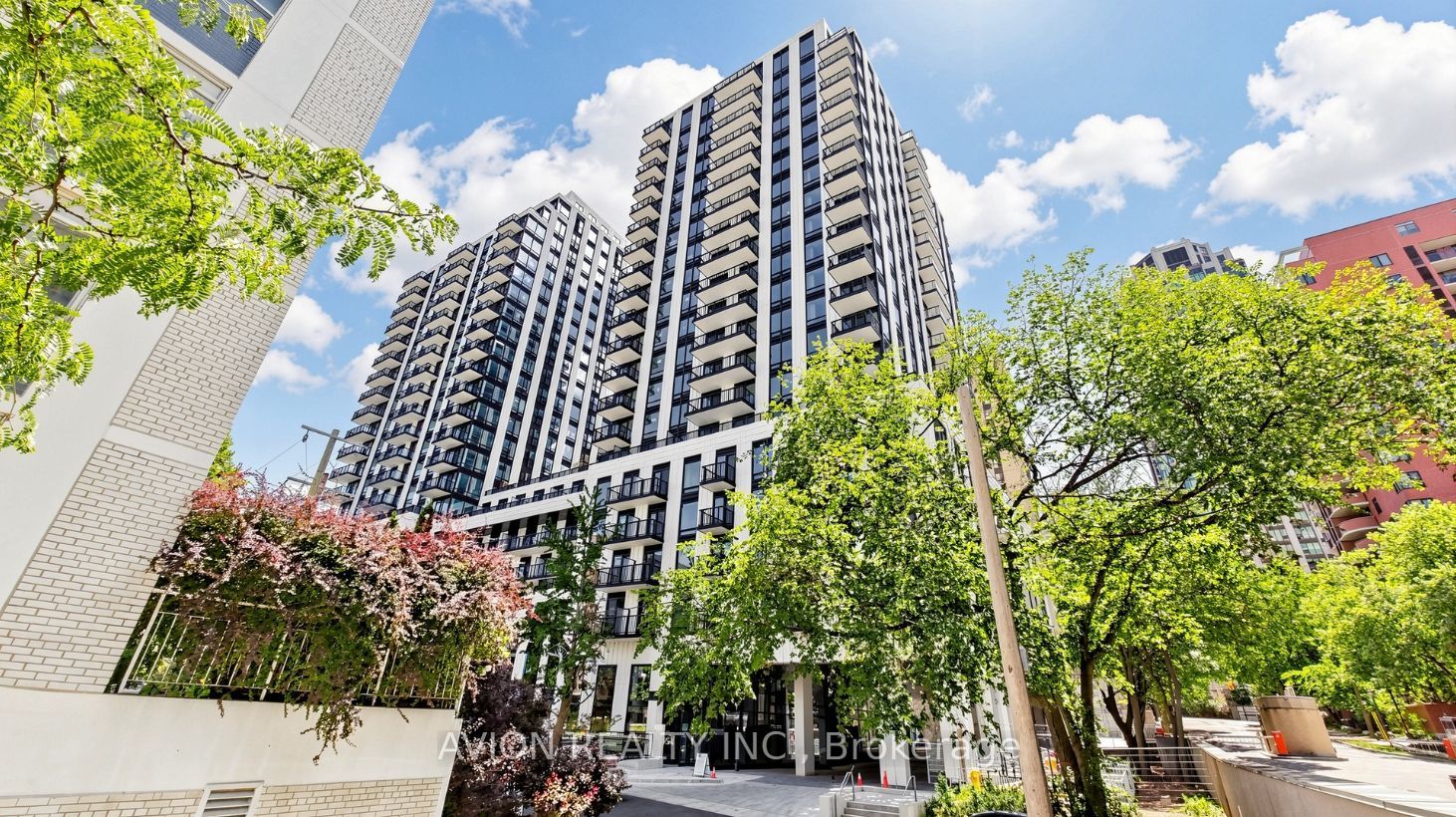 89 MontClair Avenue 1016, Toronto, ON M5P 0A9 photo 2