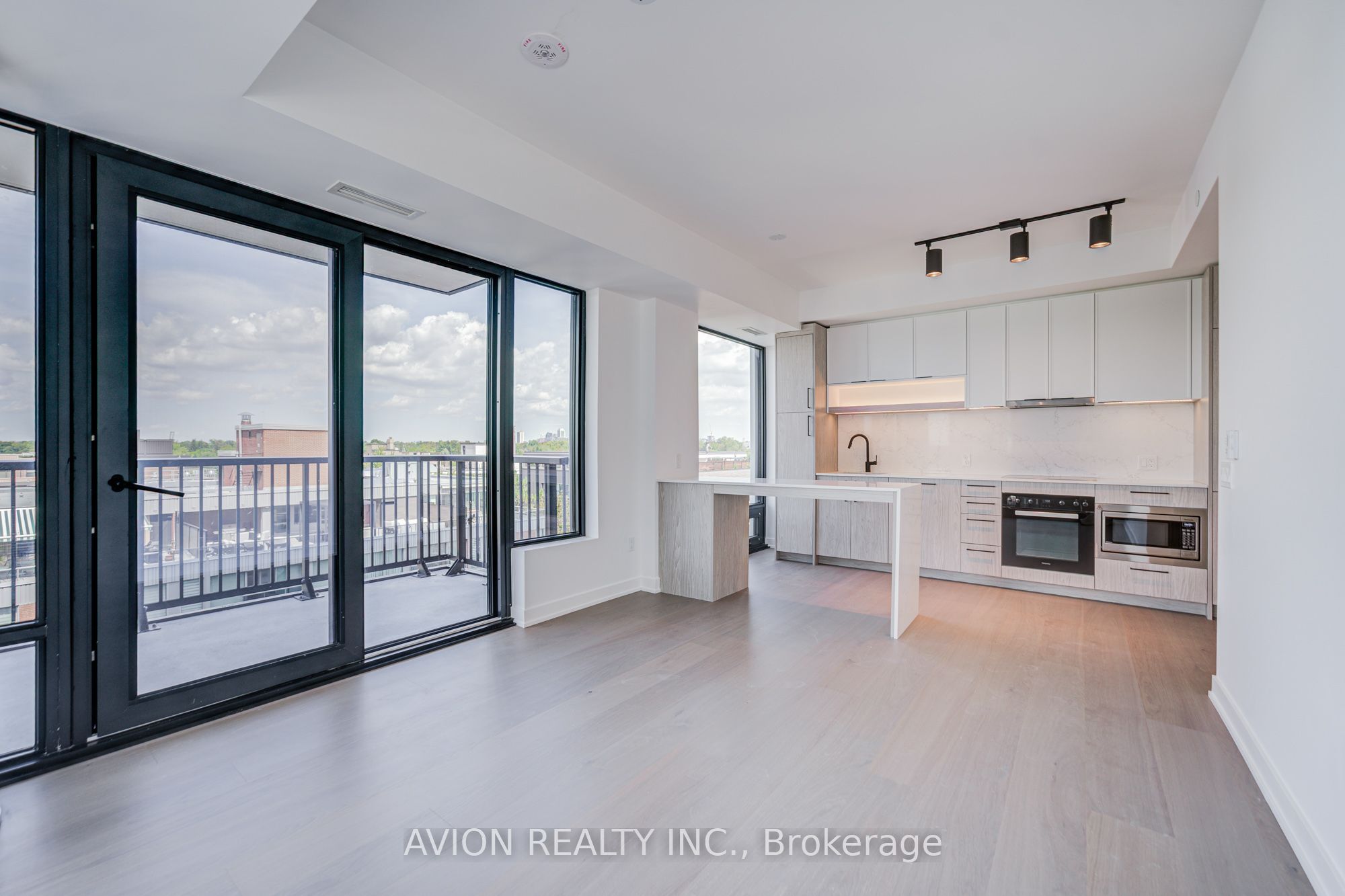 89 MontClair Avenue 1016, Toronto, ON M5P 0A9 photo 3