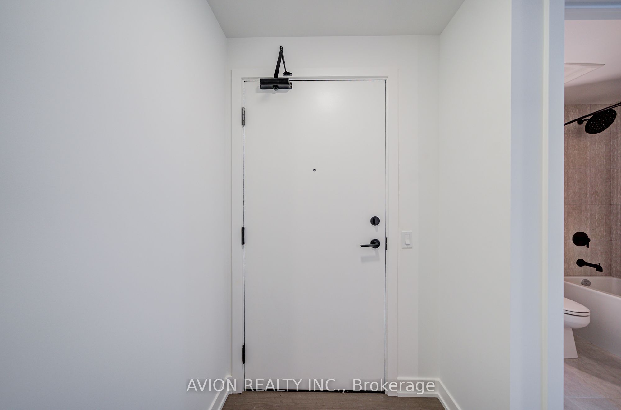 89 MontClair Avenue 1016, Toronto, ON M5P 0A9 photo 4