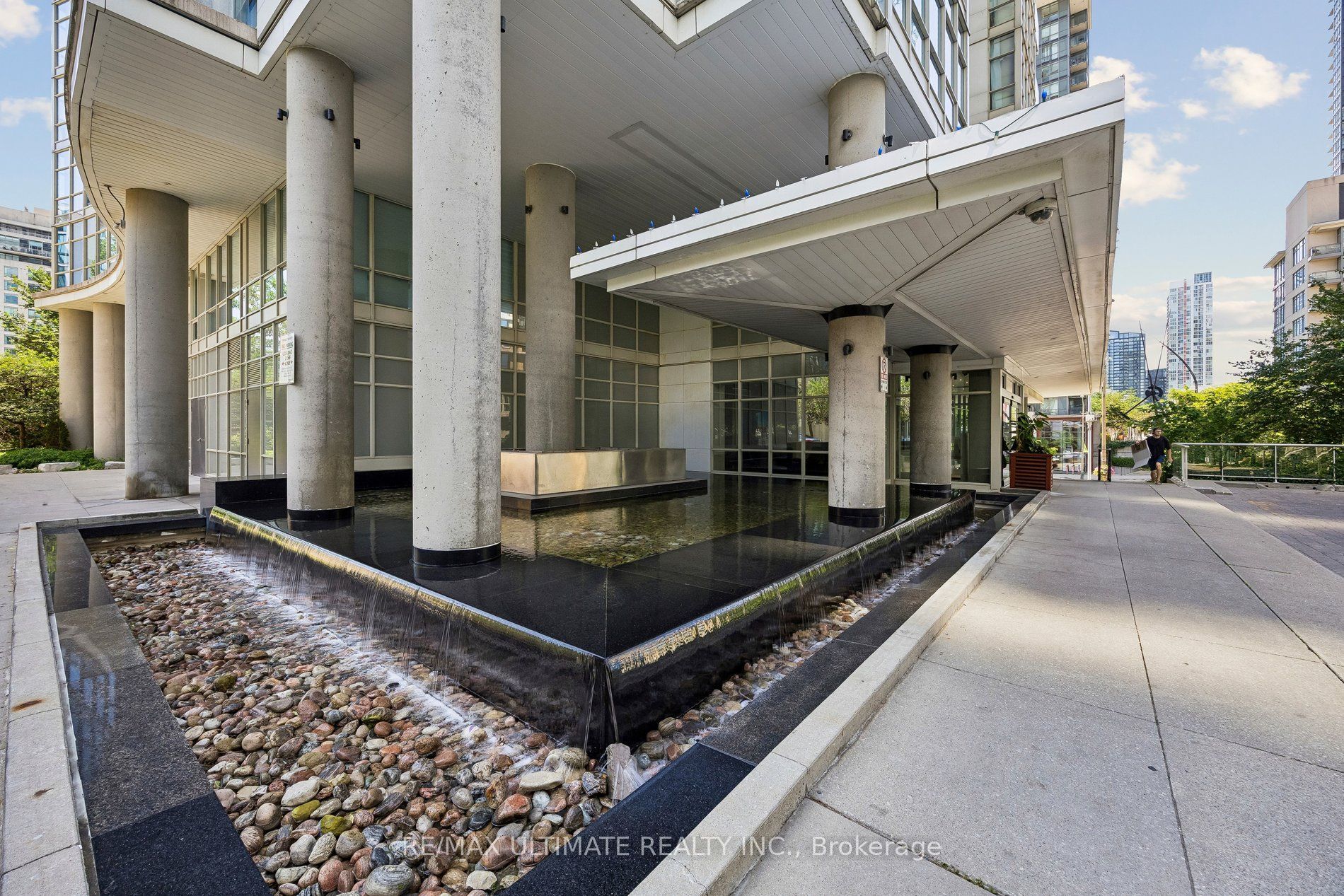 35 Mariner Terrace 1812, Toronto, ON M5V 3V9 photo 2