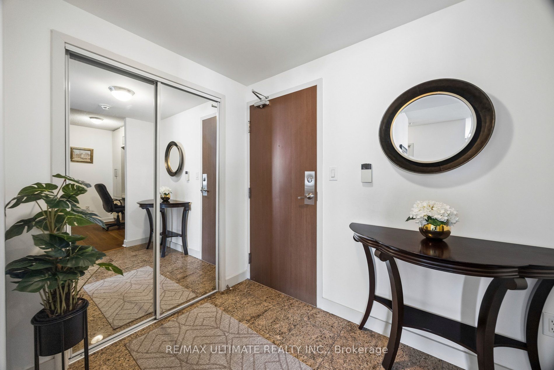 35 Mariner Terrace 1812, Toronto, ON M5V 3V9 photo 4