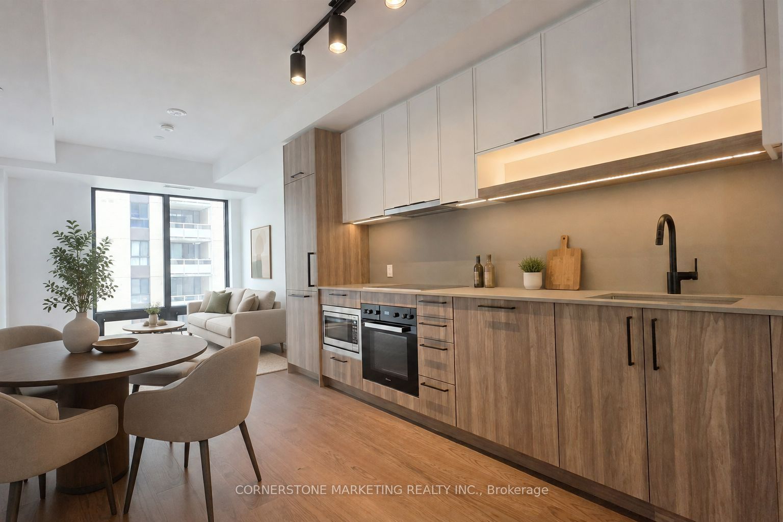 91 Montclair Avenue 1802, Toronto, ON M5P 0B1
