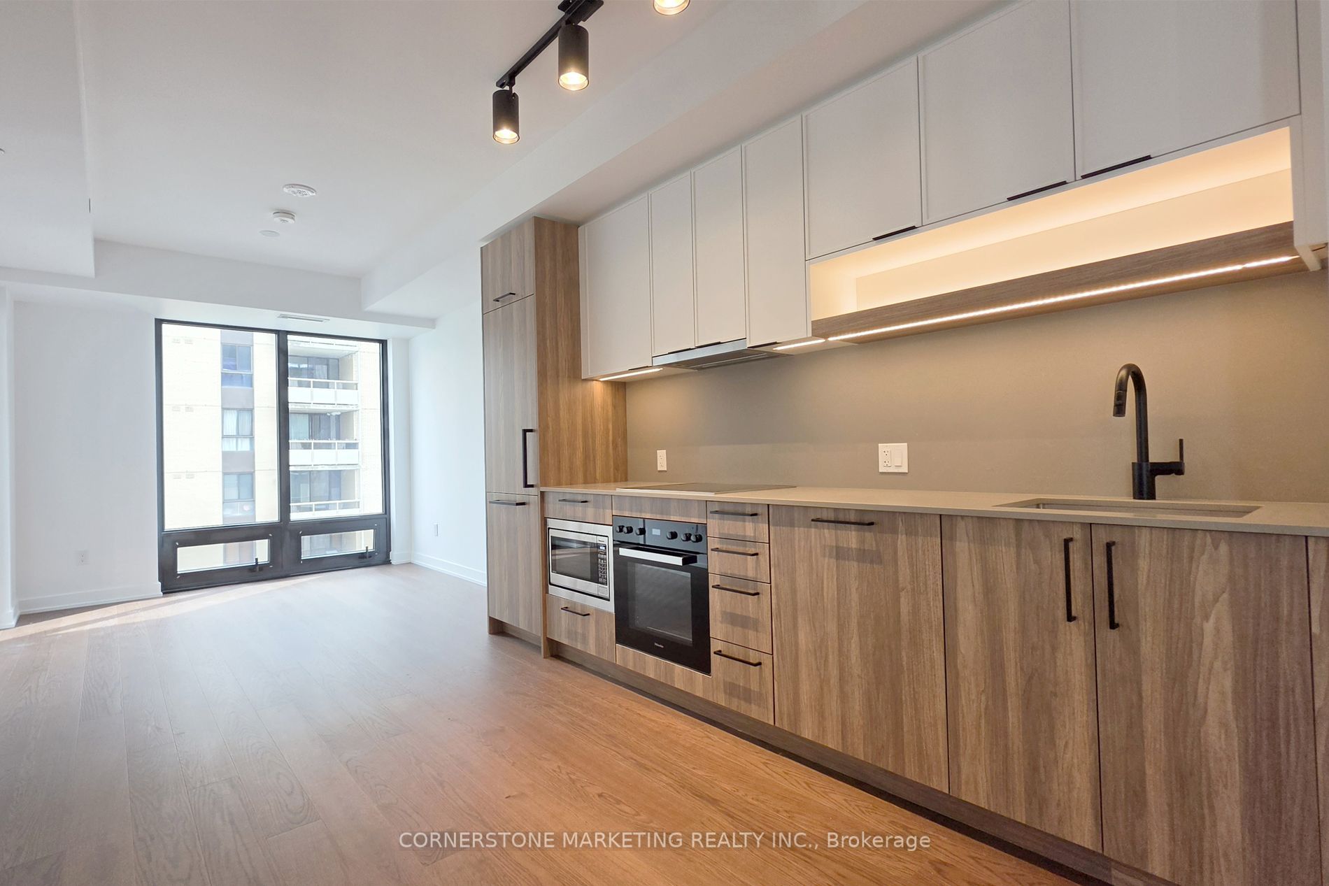 91 Montclair Avenue 1802, Toronto, ON M5P 0B1 photo 2