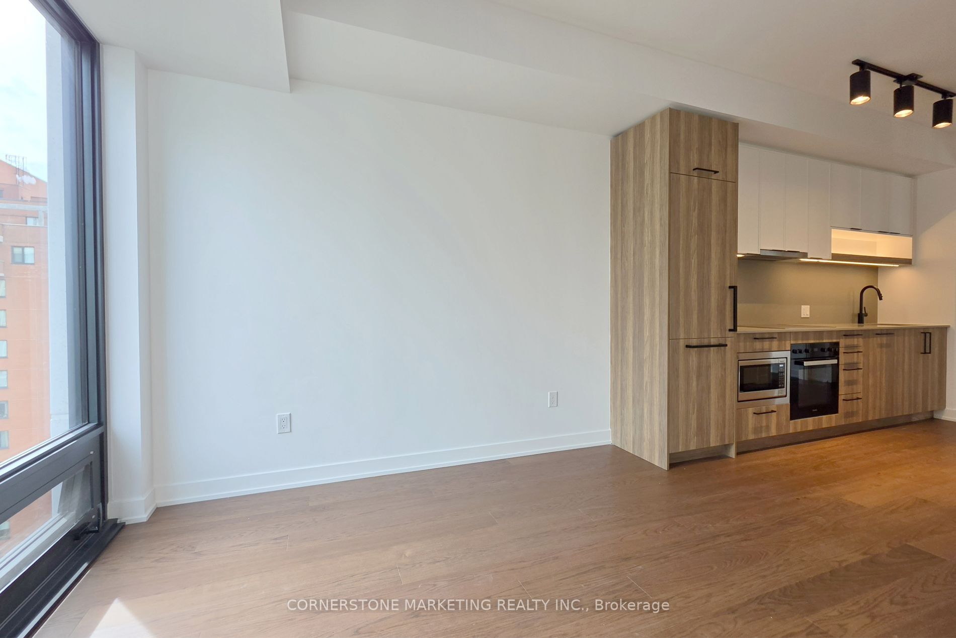 91 Montclair Avenue 1802, Toronto, ON M5P 0B1 photo 3