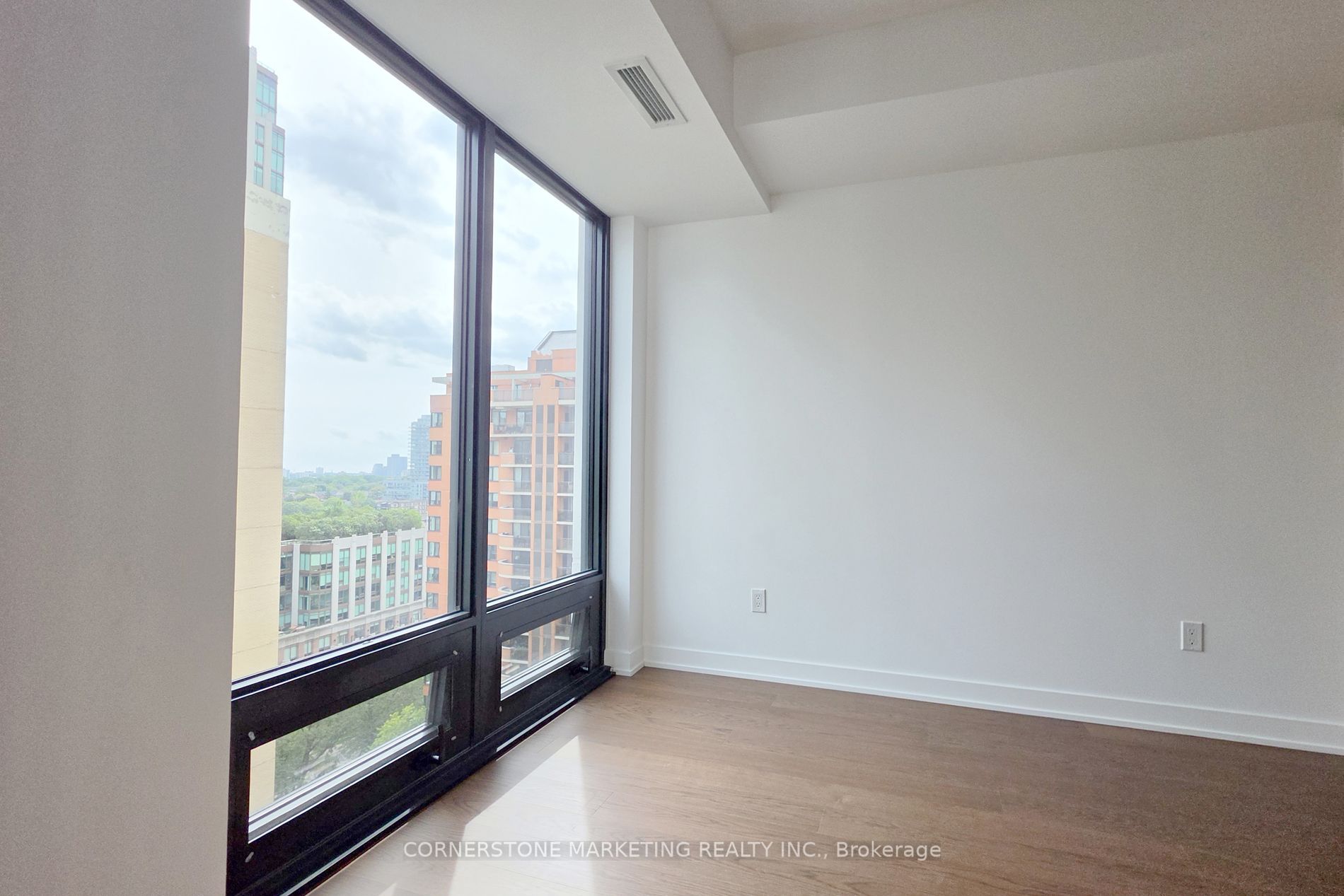91 Montclair Avenue 1802, Toronto, ON M5P 0B1 photo 4