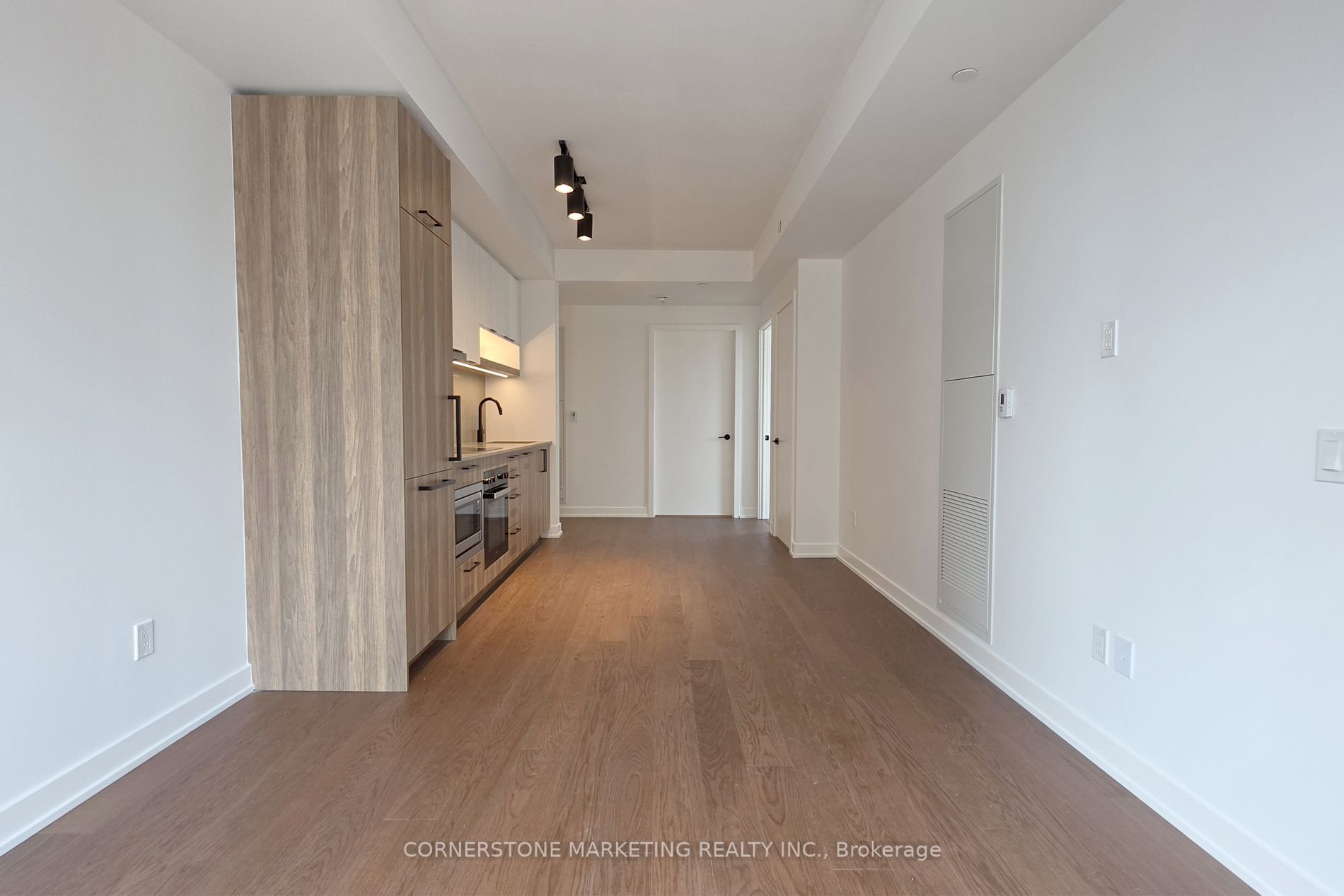 91 Montclair Avenue 1802, Toronto, ON M5P 0B1 photo 5