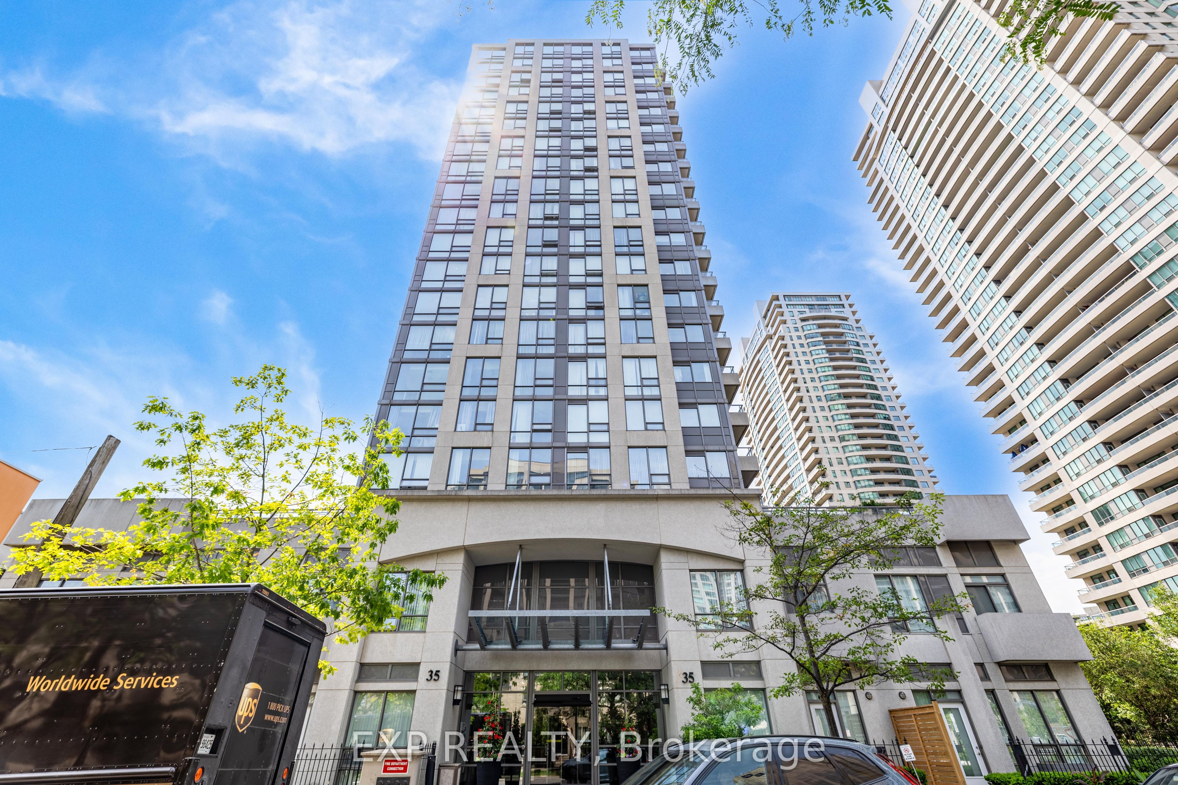 35 Hollywood Avenue 311, Toronto, ON M2N 0A9