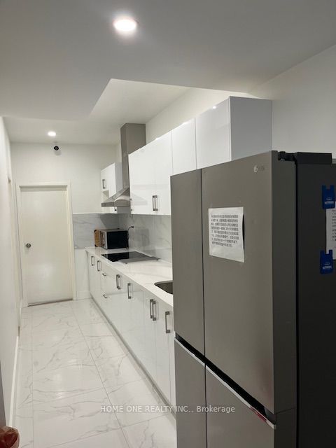 35 Denison Avenue 301, Toronto, ON M5T 2M6 photo 5