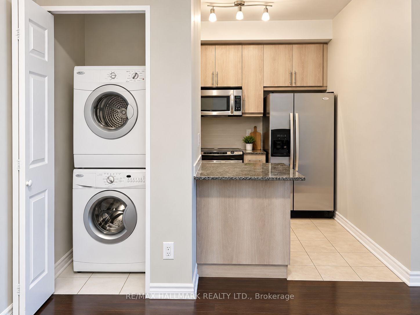 18 Holmes Avenue 1901, Toronto, ON M2N 0E1 photo 2