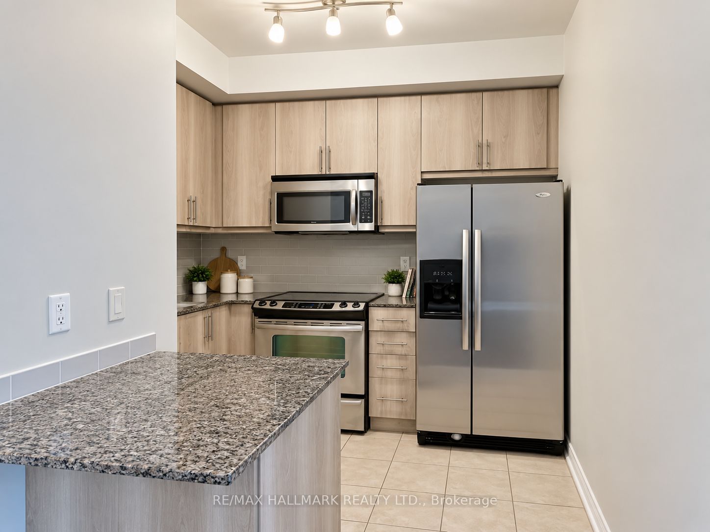 18 Holmes Avenue 1901, Toronto, ON M2N 0E1 photo 3