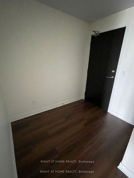 60 Berwick Avenue 1305, Toronto, ON M5P 0A3 photo 2