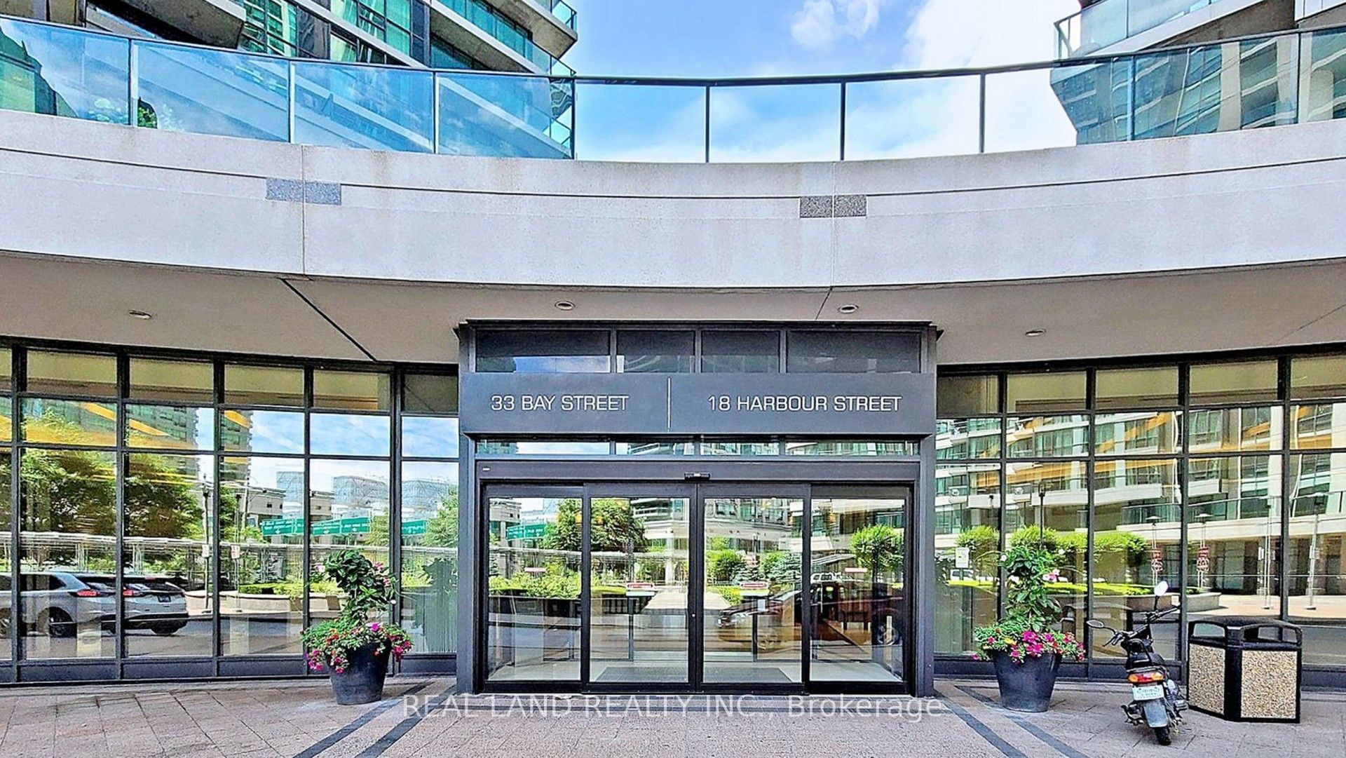 33 Bay Street 1908, Toronto, ON M5J 2Z3 photo 3