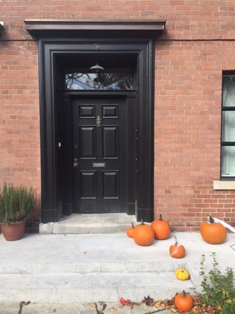 70 Crescent Road, Toronto, ON M4W 1T5 photo 2