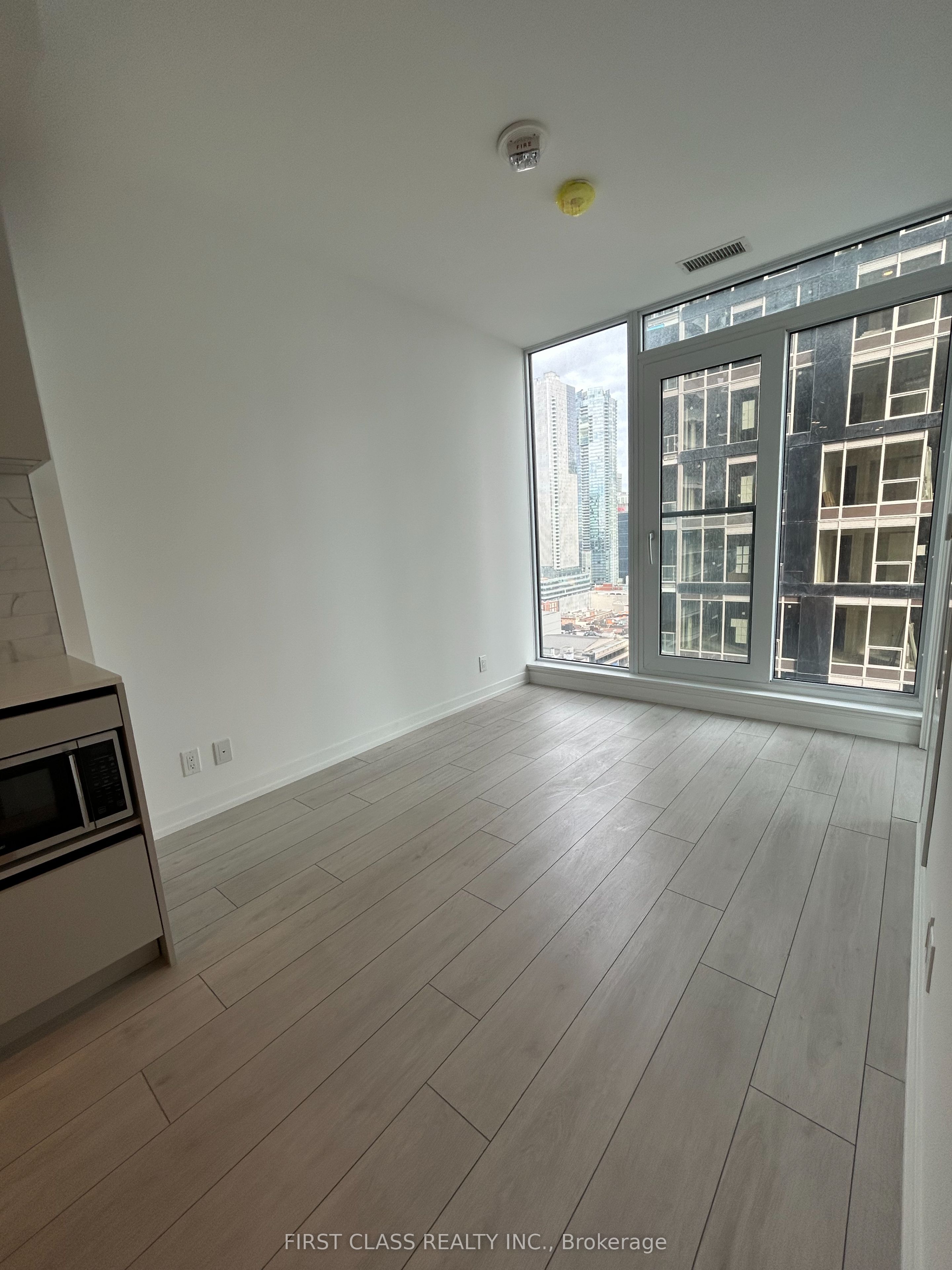 55 Mercer Street 2710, Toronto, ON M5V 0W4 photo 4