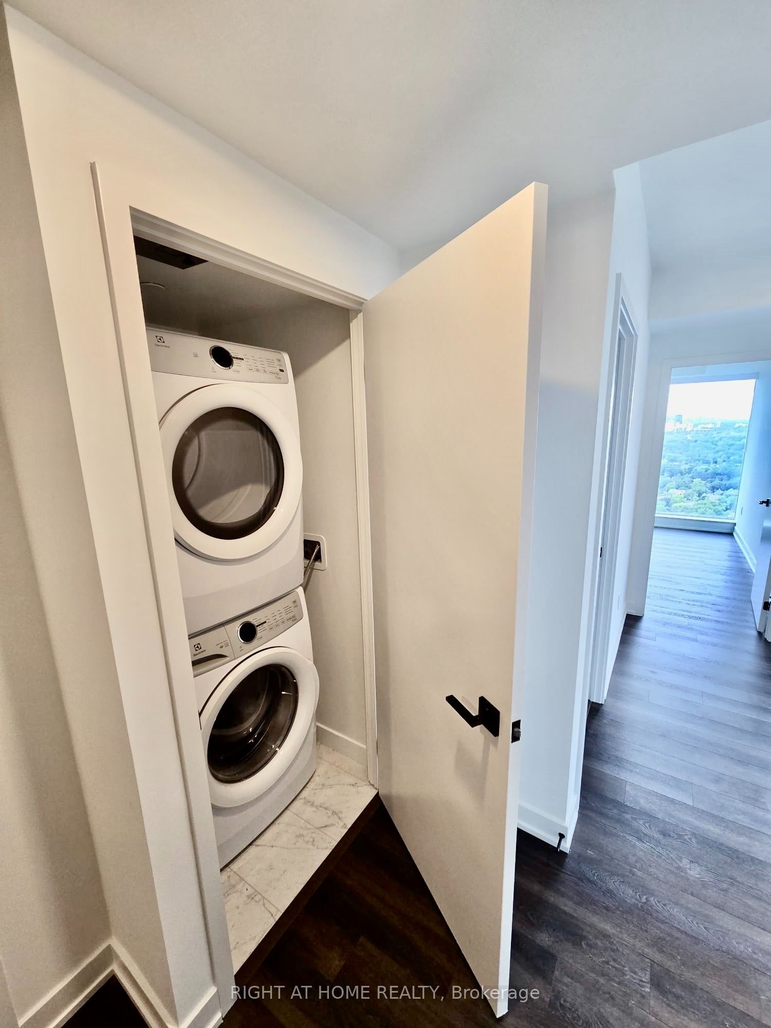 609 Sherbourne Street 4207, Toronto, ON M4X 0A4 photo 4