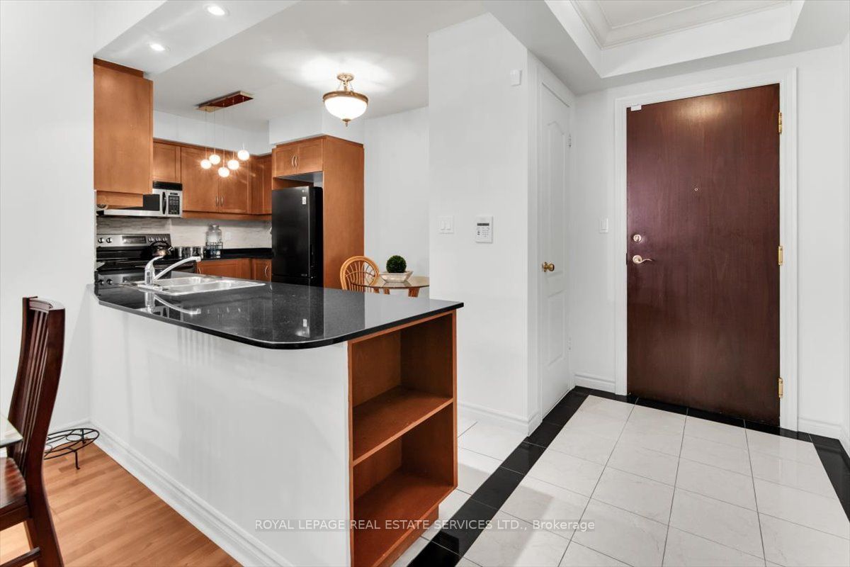 28 William Carson Crescent 317, Toronto, ON M2P 2H1 photo 2