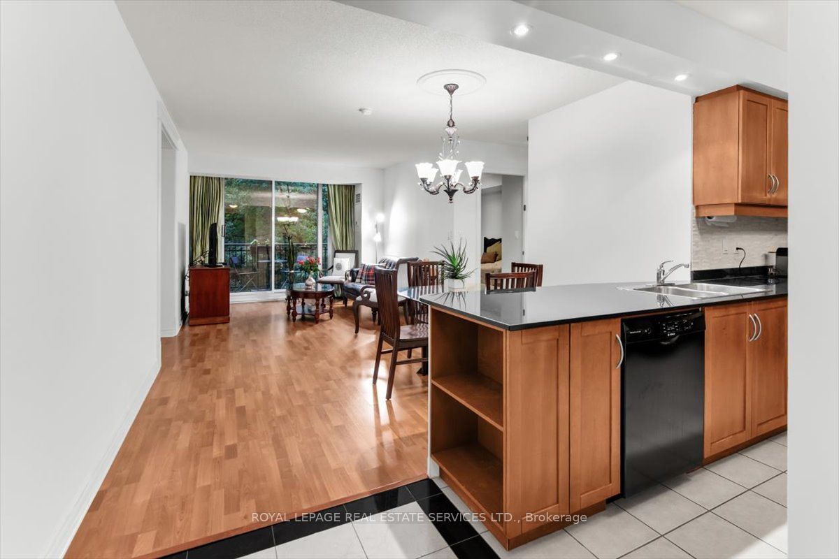 28 William Carson Crescent 317, Toronto, ON M2P 2H1 photo 3