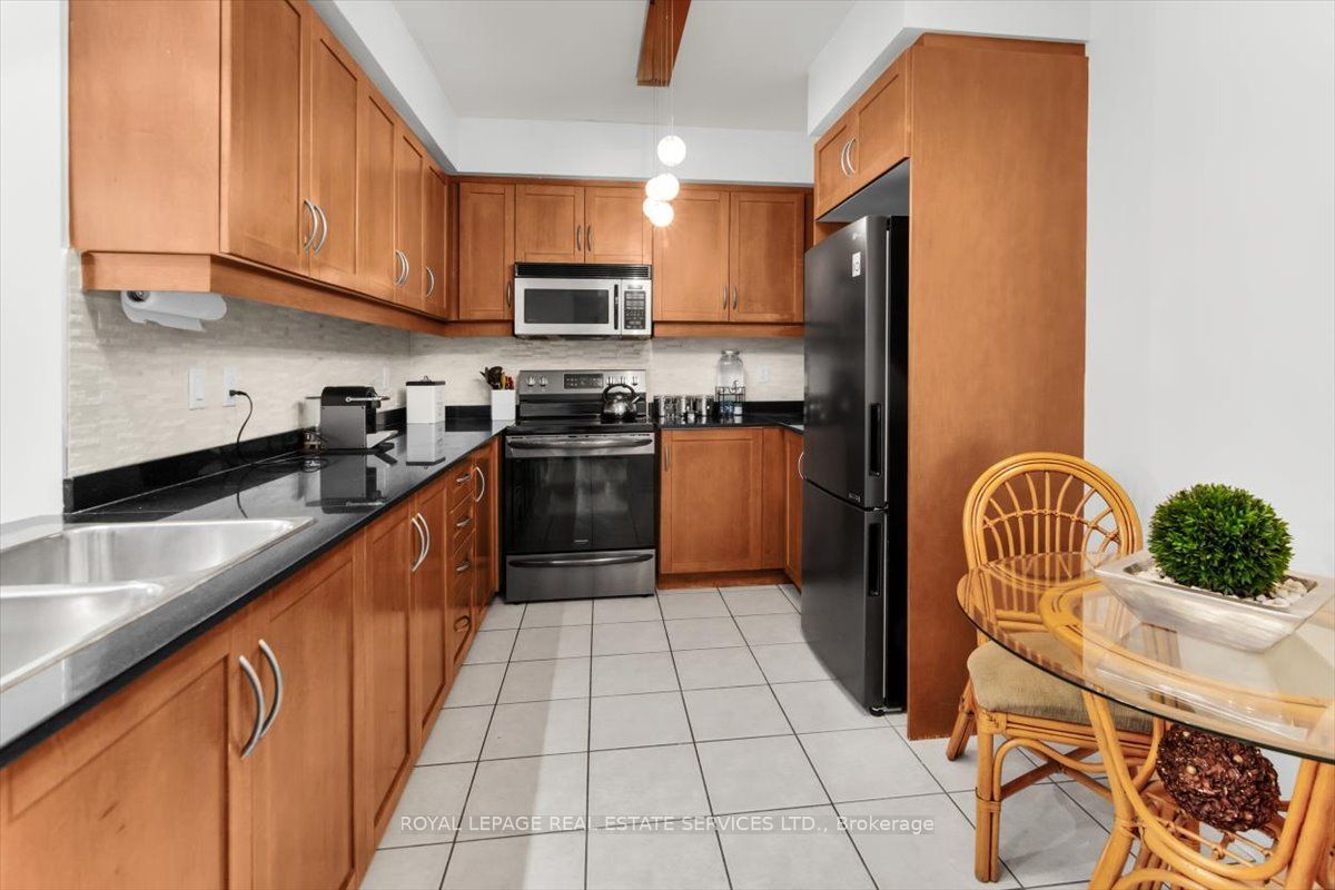 28 William Carson Crescent 317, Toronto, ON M2P 2H1 photo 4