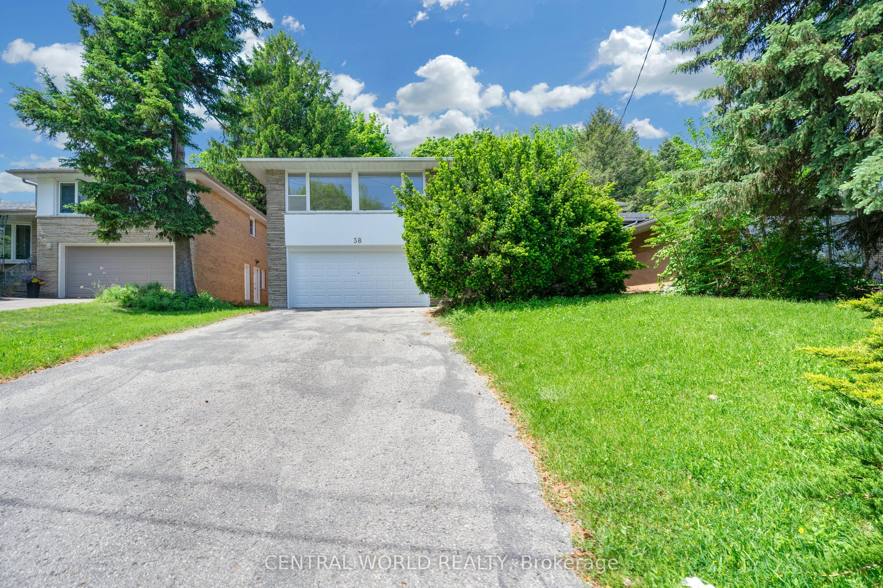 38 Denrock Drive, Toronto, ON M2K 1R2 photo 2