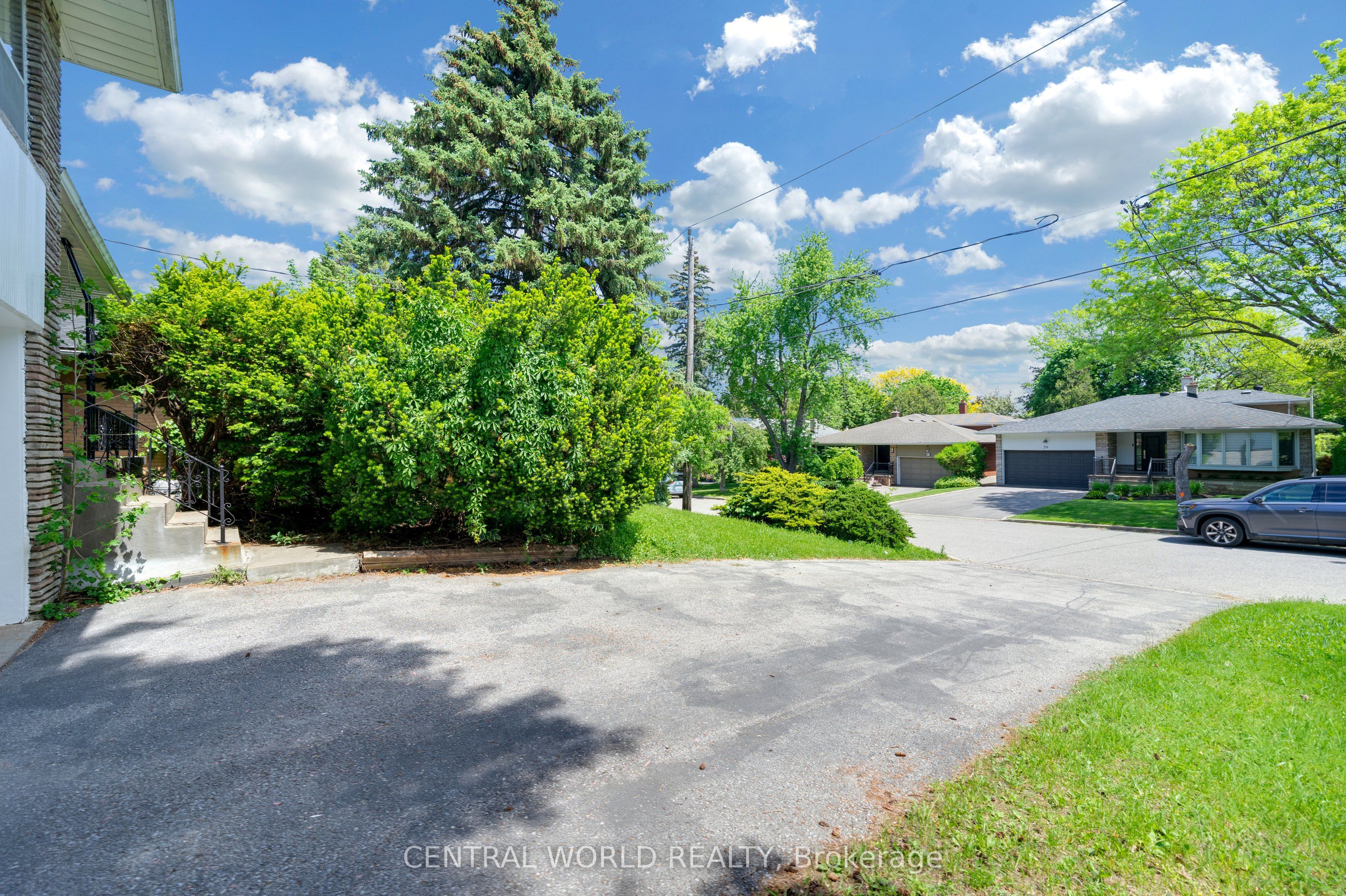 38 Denrock Drive, Toronto, ON M2K 1R2 photo 3