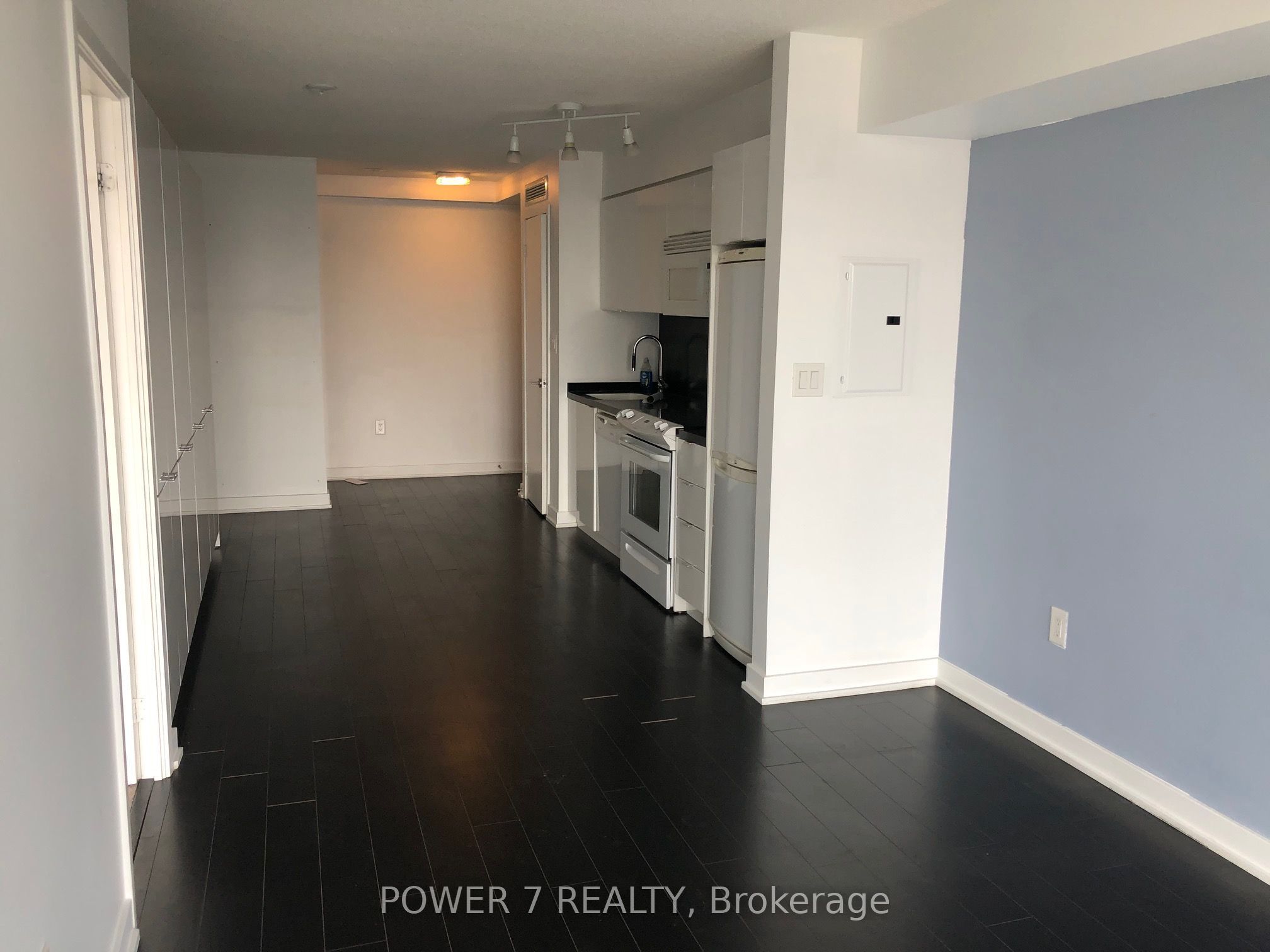 15 Iceboat Terrace 2116, Toronto, ON M5V 4A5 photo 5