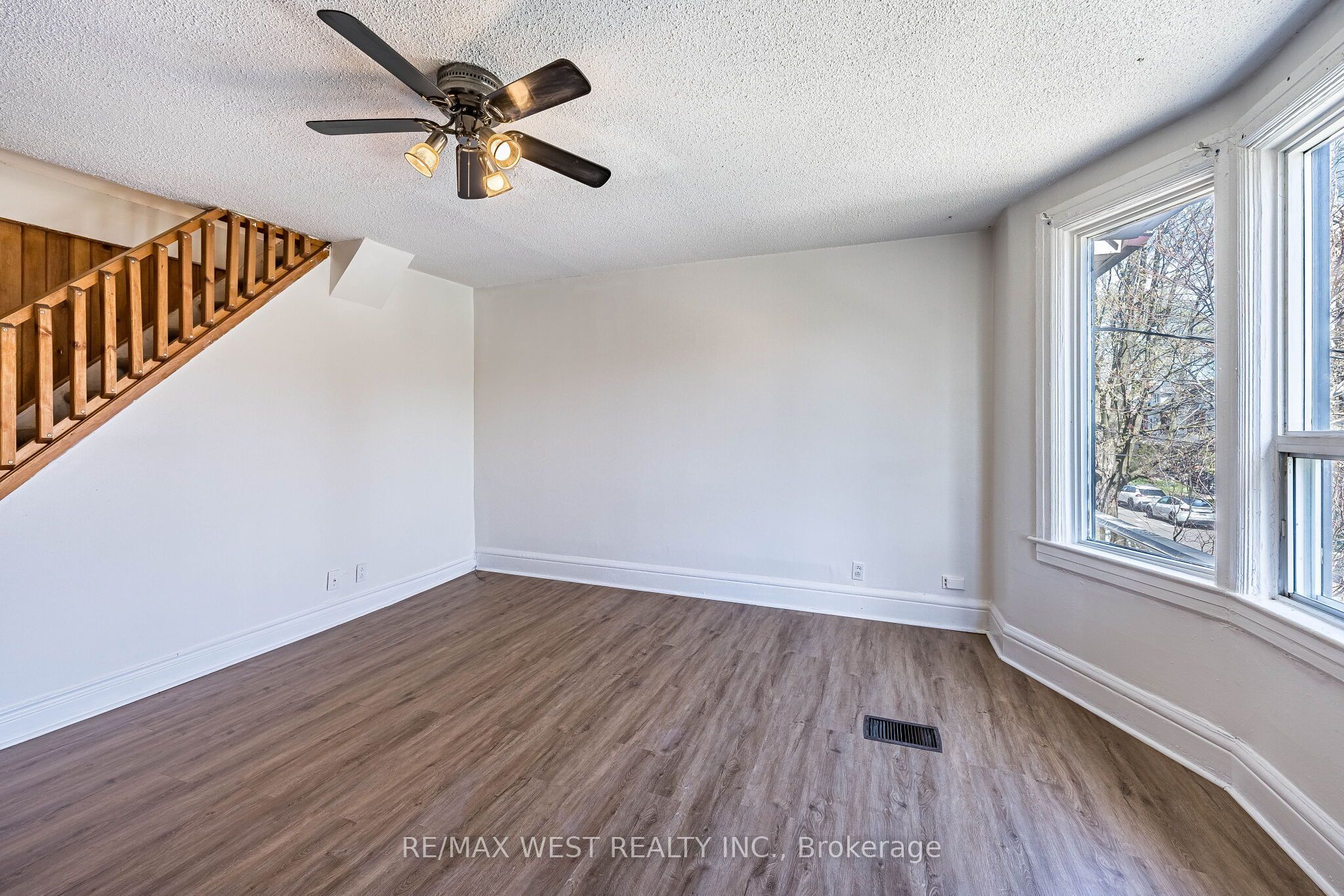 280 St Clarens Avenue 3, Toronto, ON M6H 3W3 photo 5