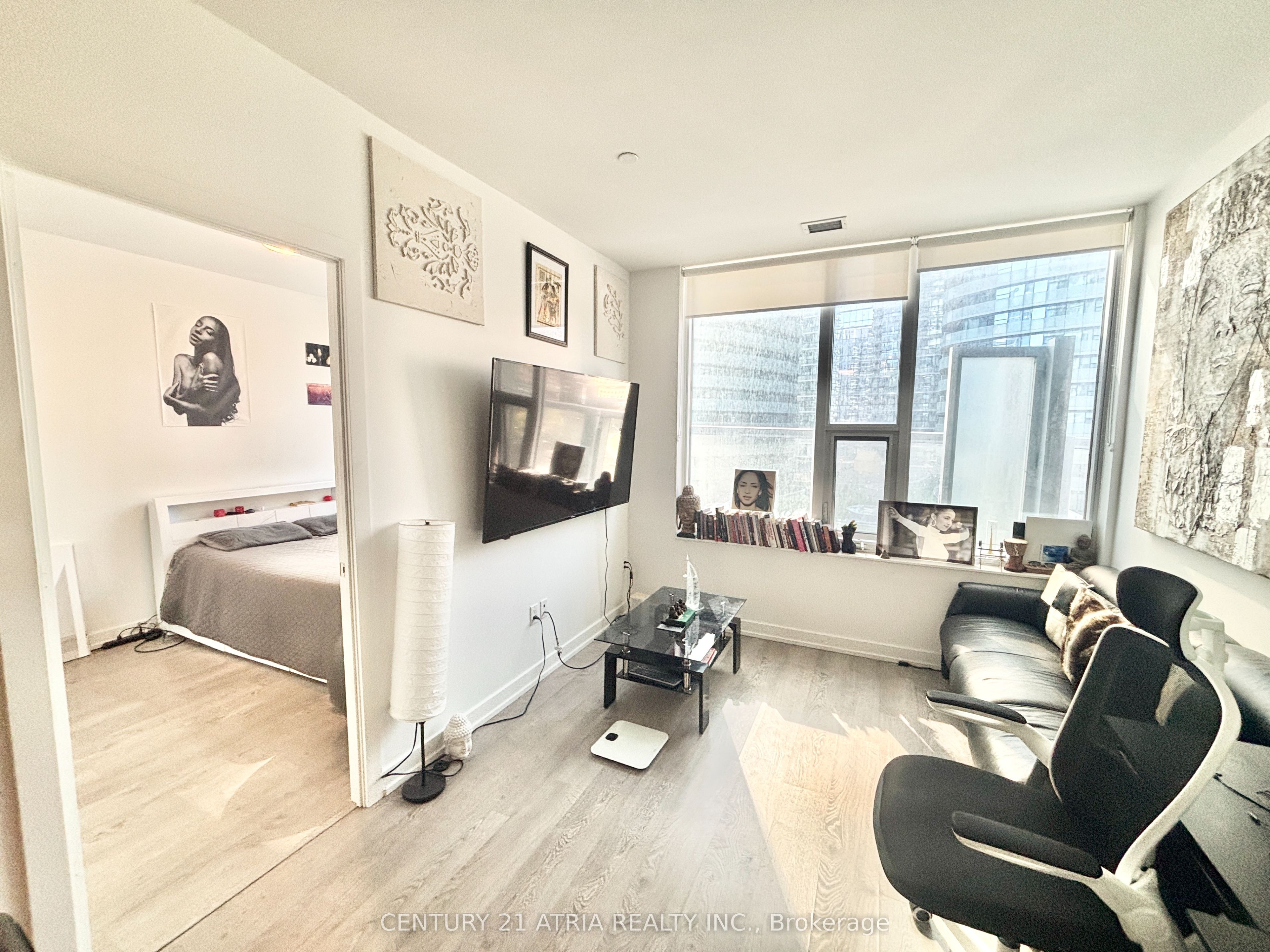 10 York Street 802, Toronto, ON M5J 0E1 photo 3