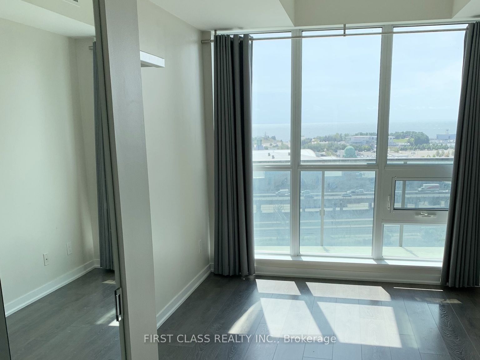 150 East Liberty Street 1407, Toronto, ON M6K 3R5 photo 3