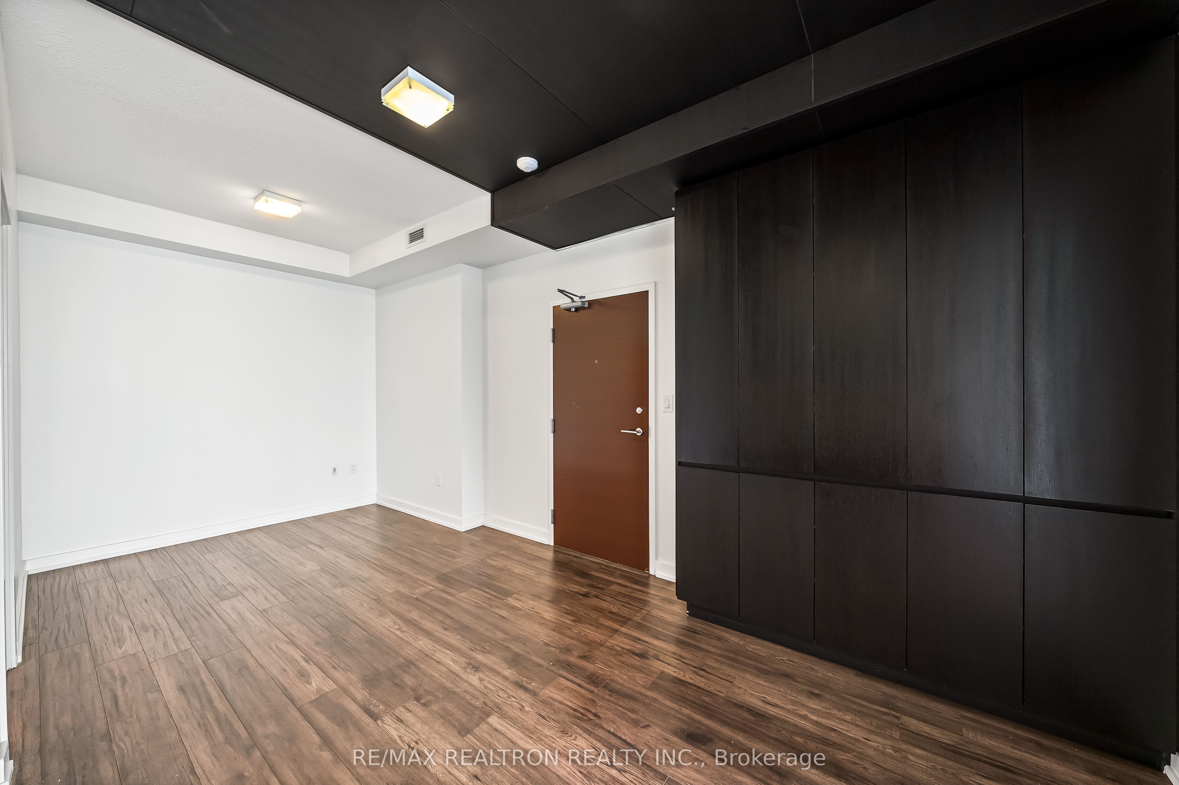 15 Iceboat Terrace 3207, Toronto, ON M5V 4A5 photo 2