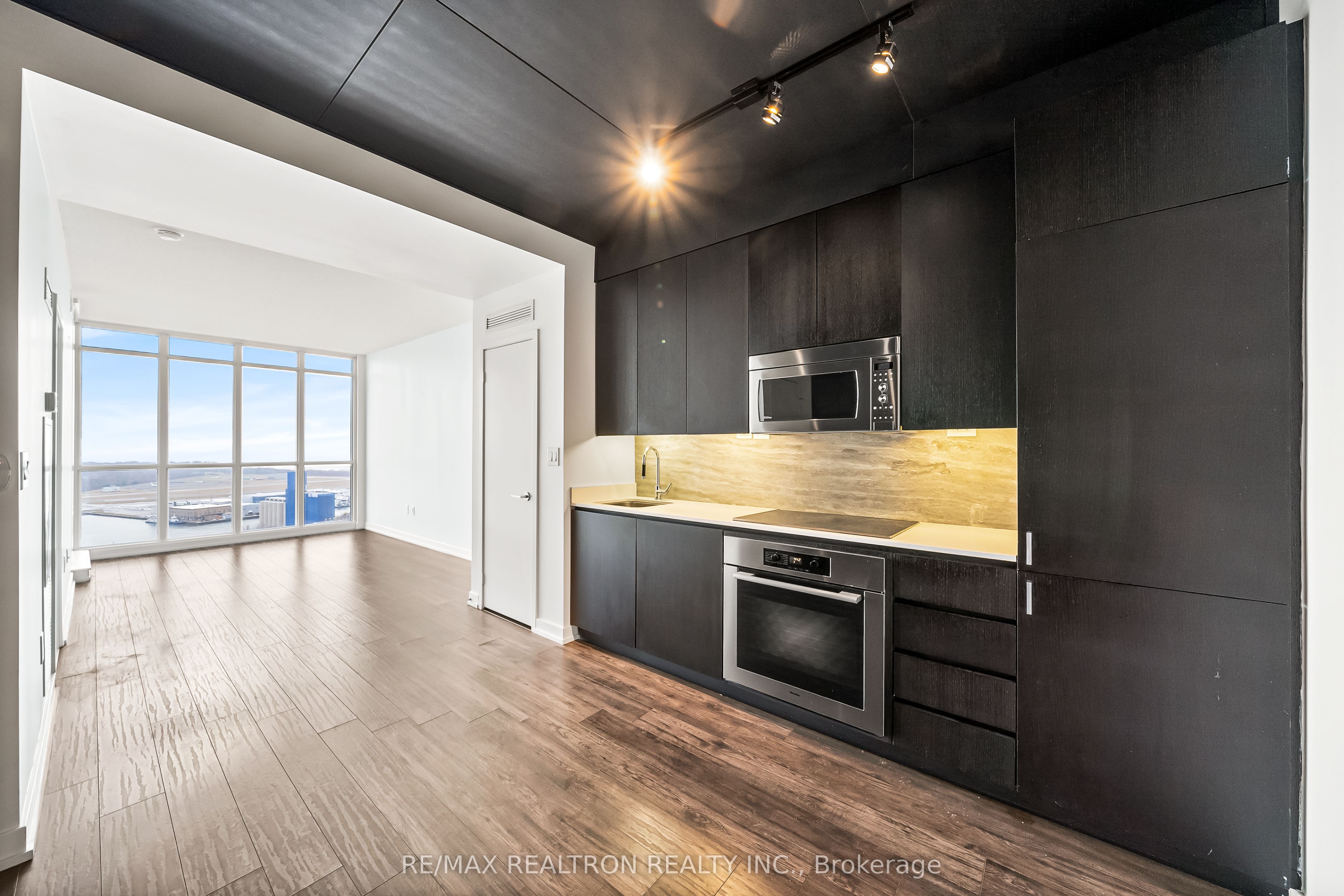 15 Iceboat Terrace 3207, Toronto, ON M5V 4A5 photo 5