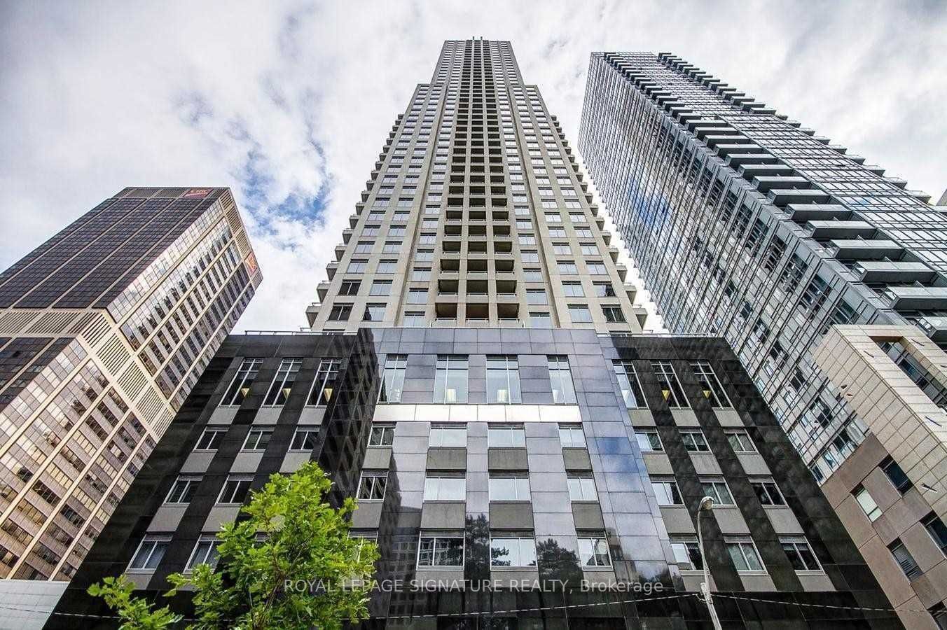 35 Balmuto Street 503, Toronto, ON M4Y 0A3 photo 3
