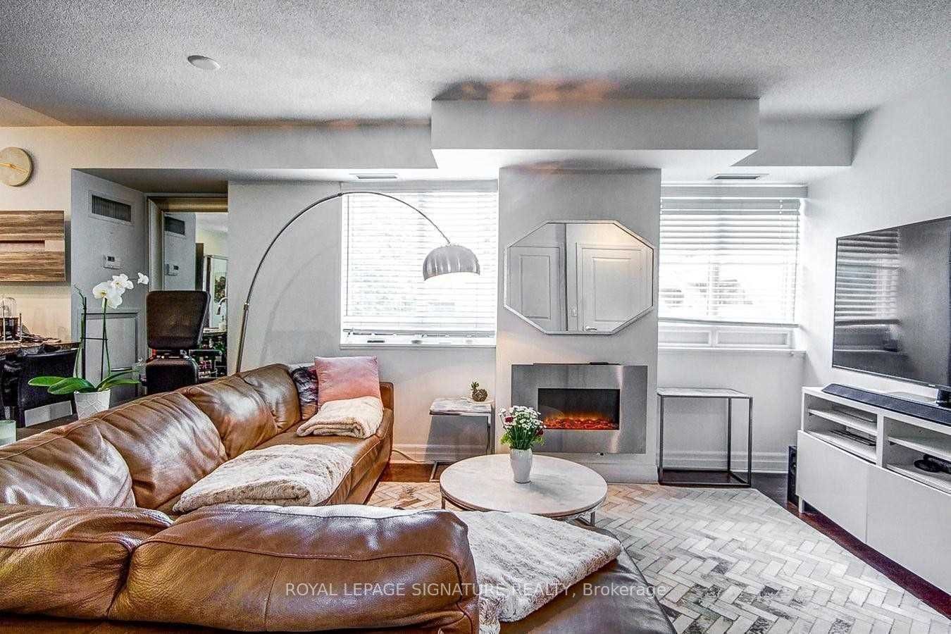 35 Balmuto Street 503, Toronto, ON M4Y 0A3 photo 4