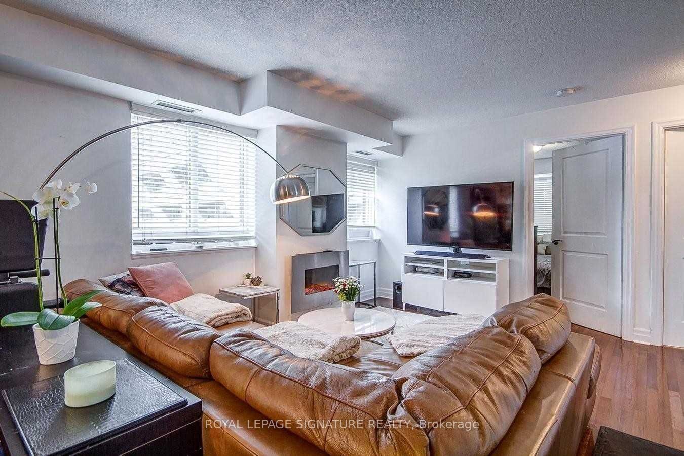 35 Balmuto Street 503, Toronto, ON M4Y 0A3 photo 5