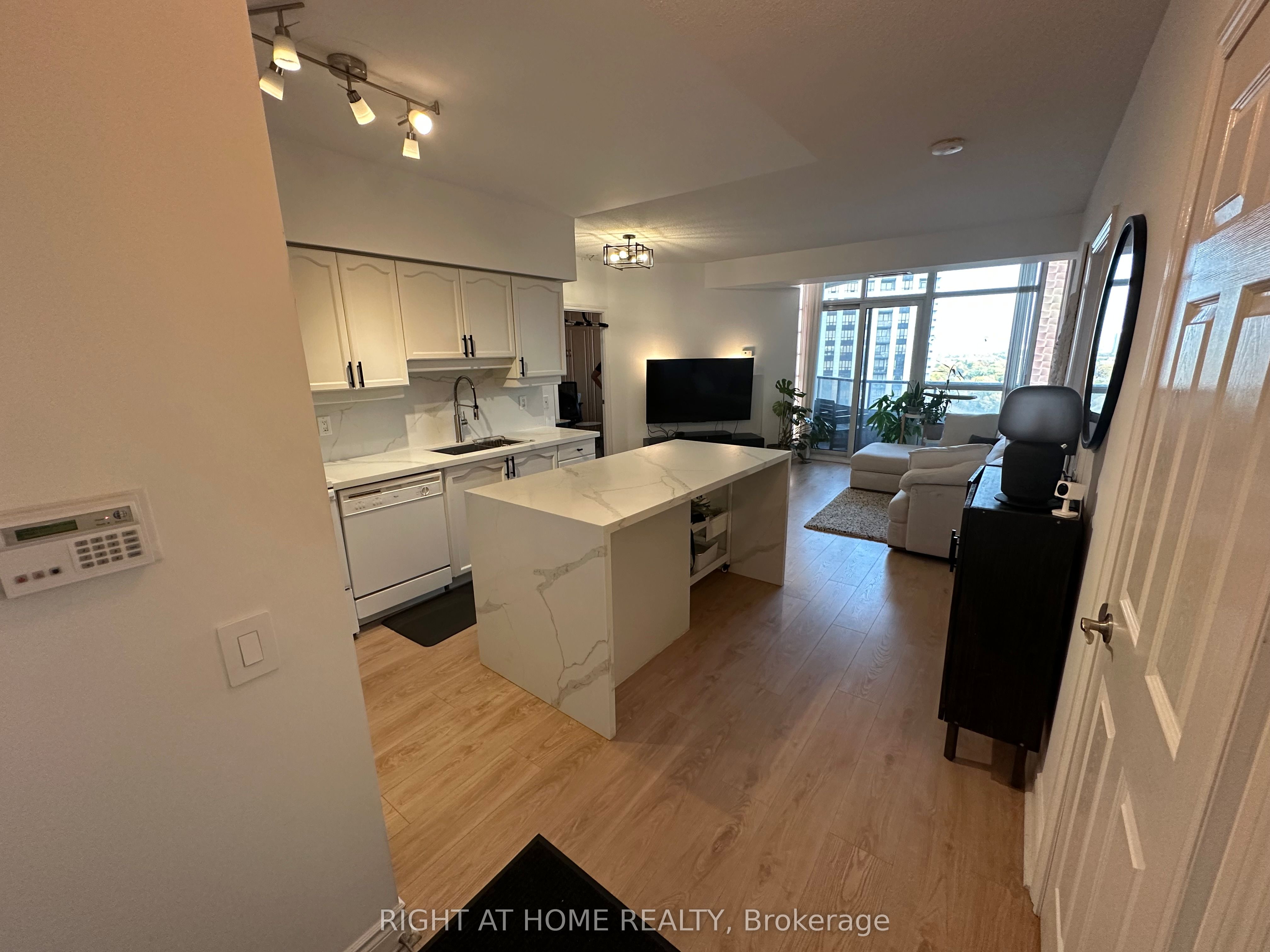 80 Harrison Garden Boulevard 1419, Toronto, ON M2N 7E3 photo 2