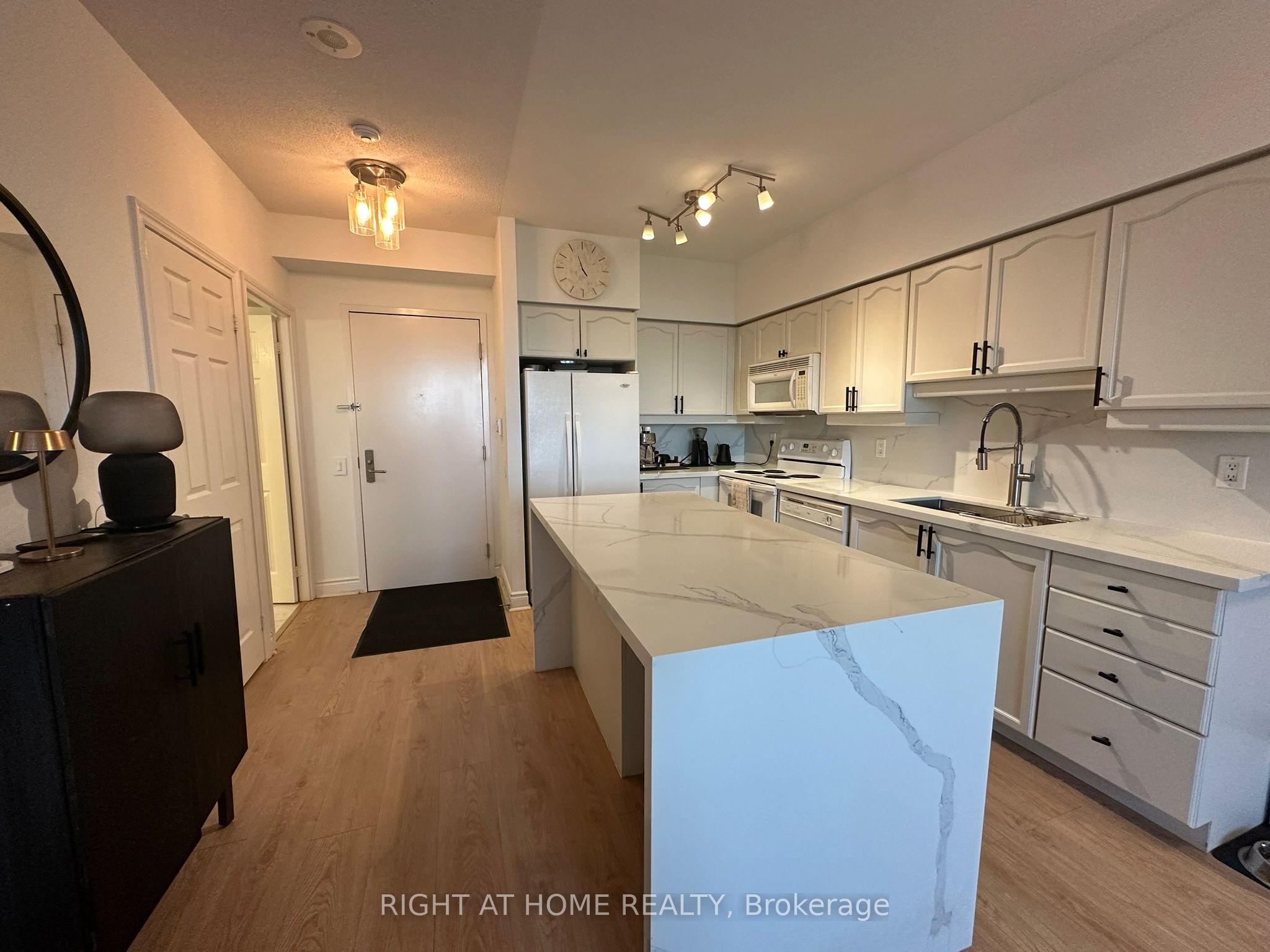 80 Harrison Garden Boulevard 1419, Toronto, ON M2N 7E3 photo 3