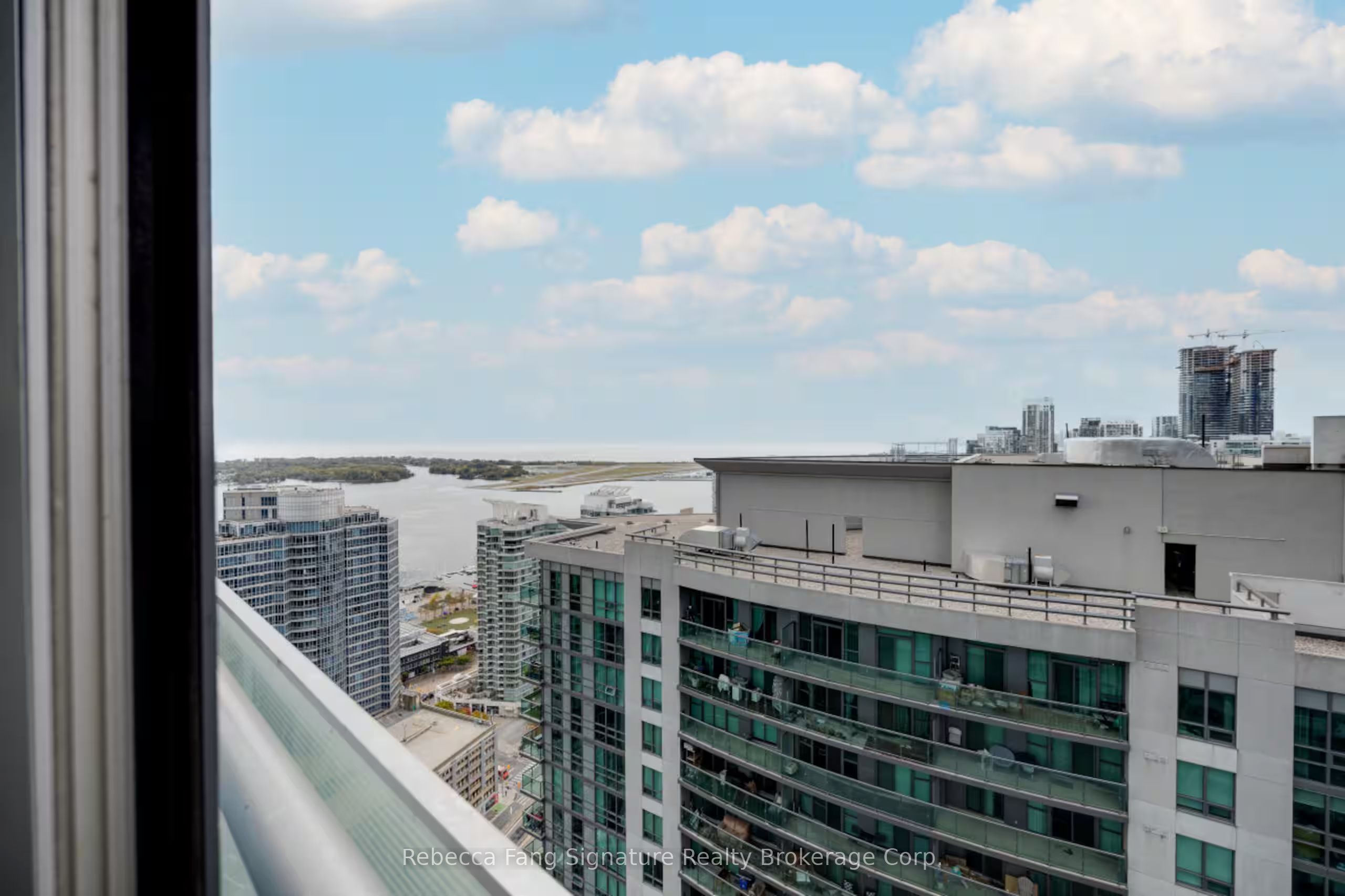 12 York Street 3206, Toronto, ON M5J 0A9 photo 2