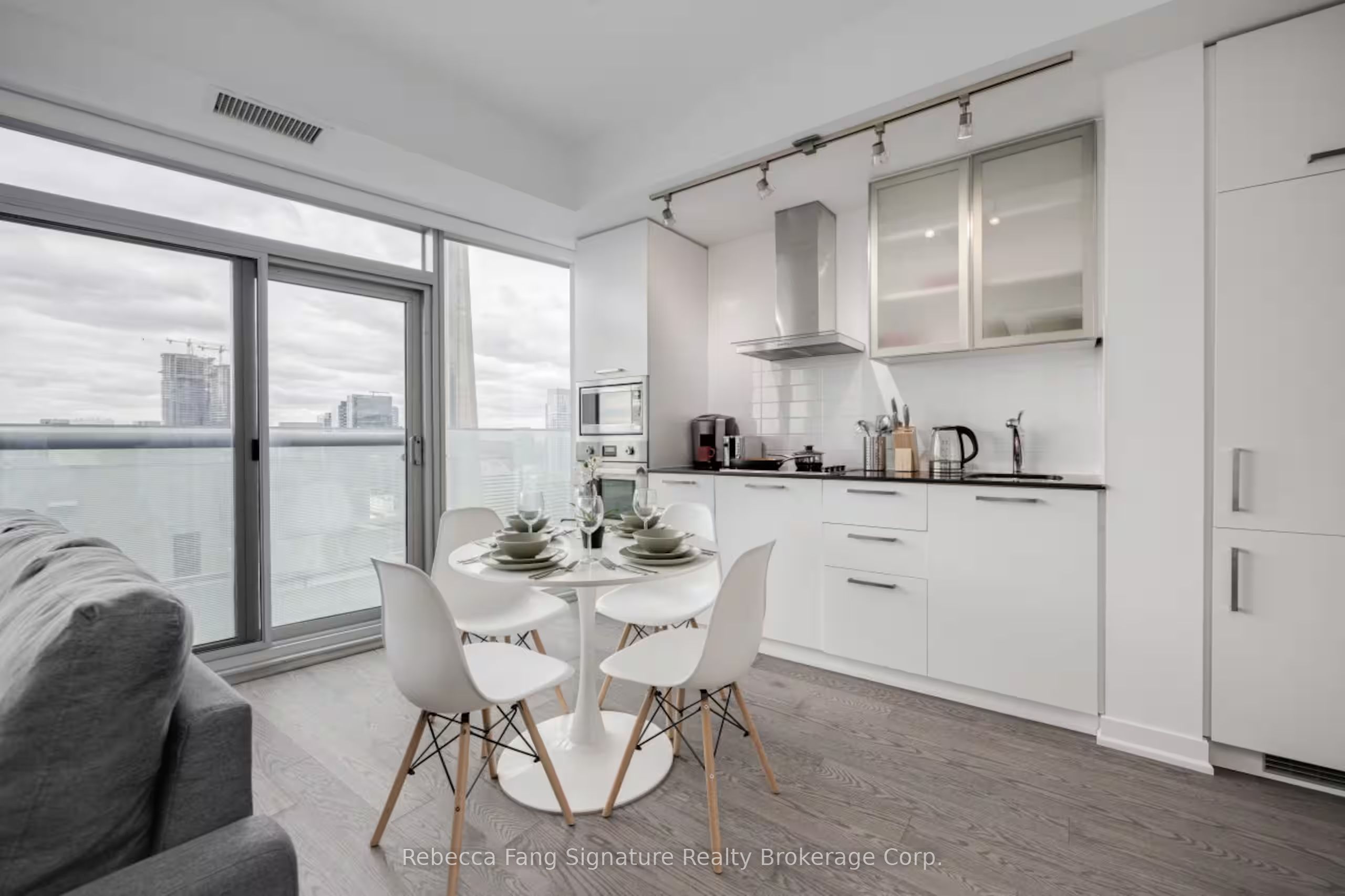 12 York Street 3206, Toronto, ON M5J 0A9 photo 4
