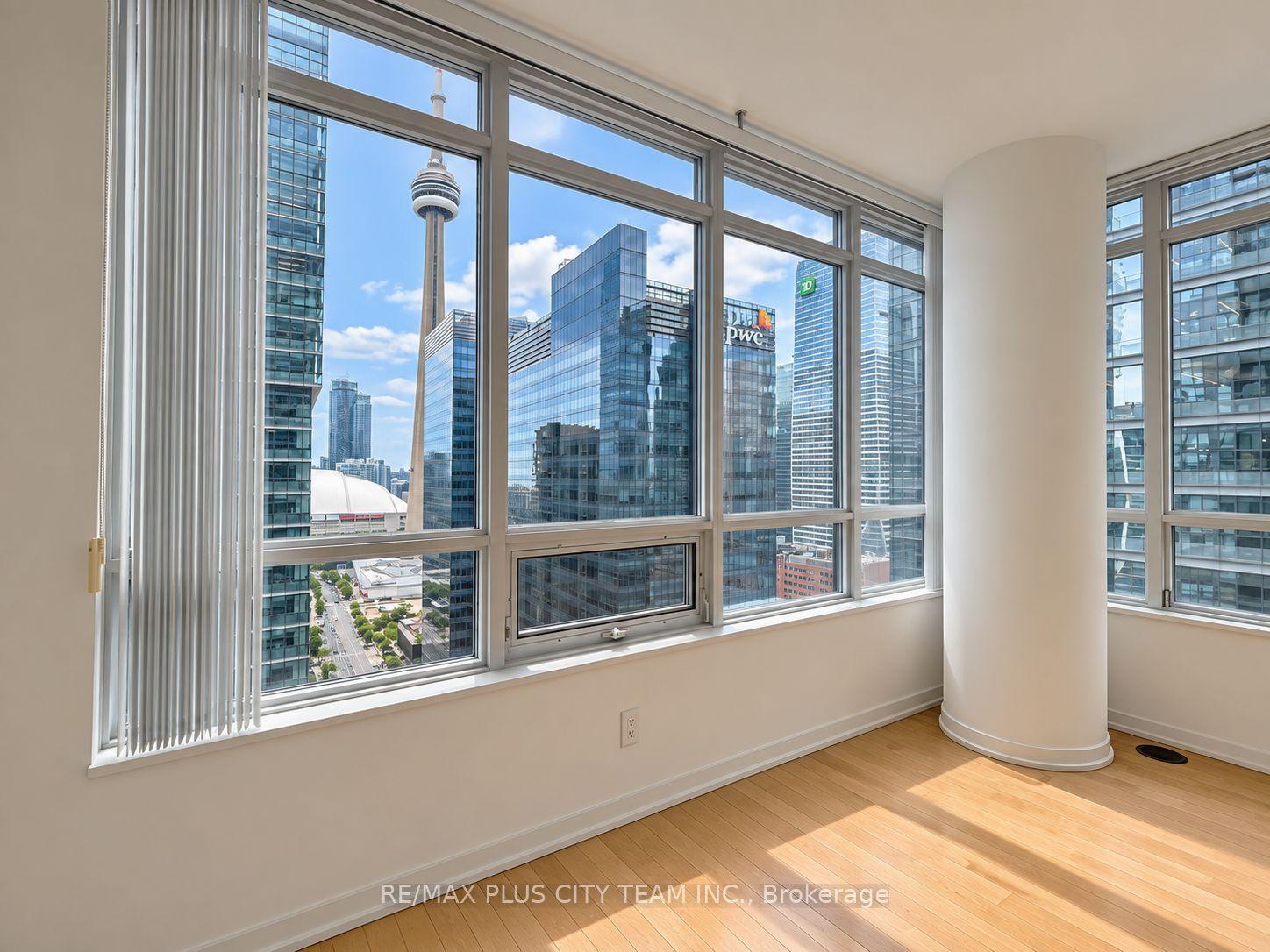 65 Bremner Boulevard 2605, Toronto, ON M5J 0A7 photo 2