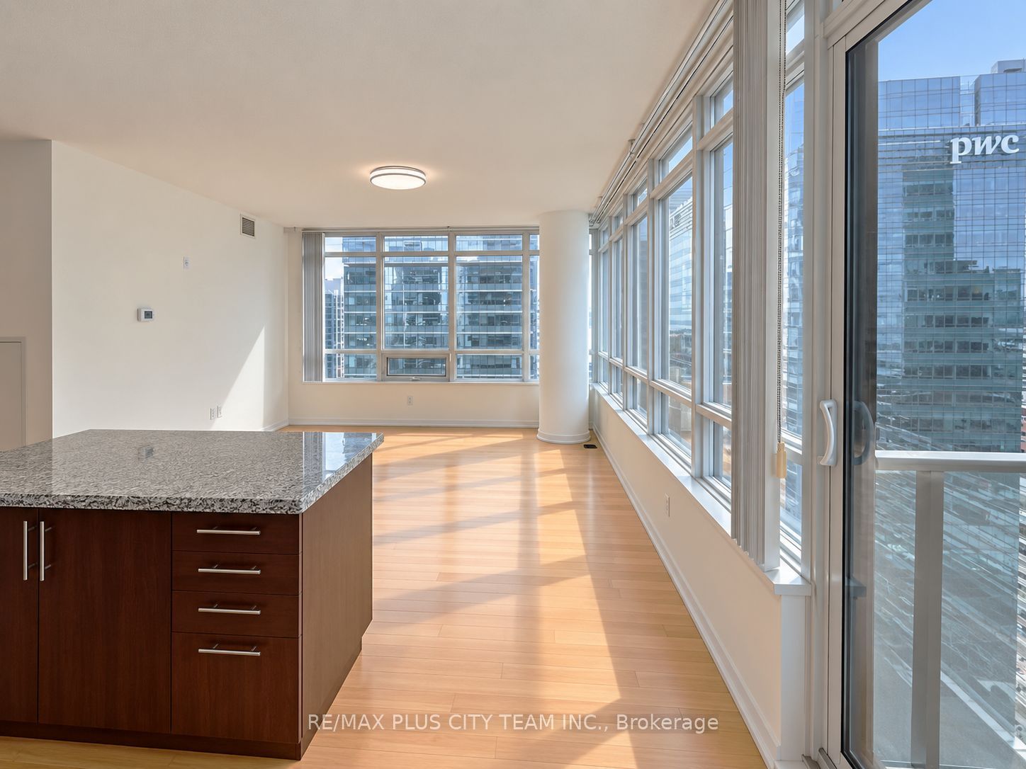 65 Bremner Boulevard 2605, Toronto, ON M5J 0A7 photo 4