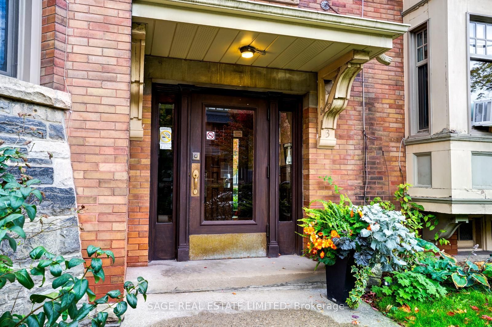 3 Lonsdale Road 8, Toronto, ON M4V 1W4 photo 2